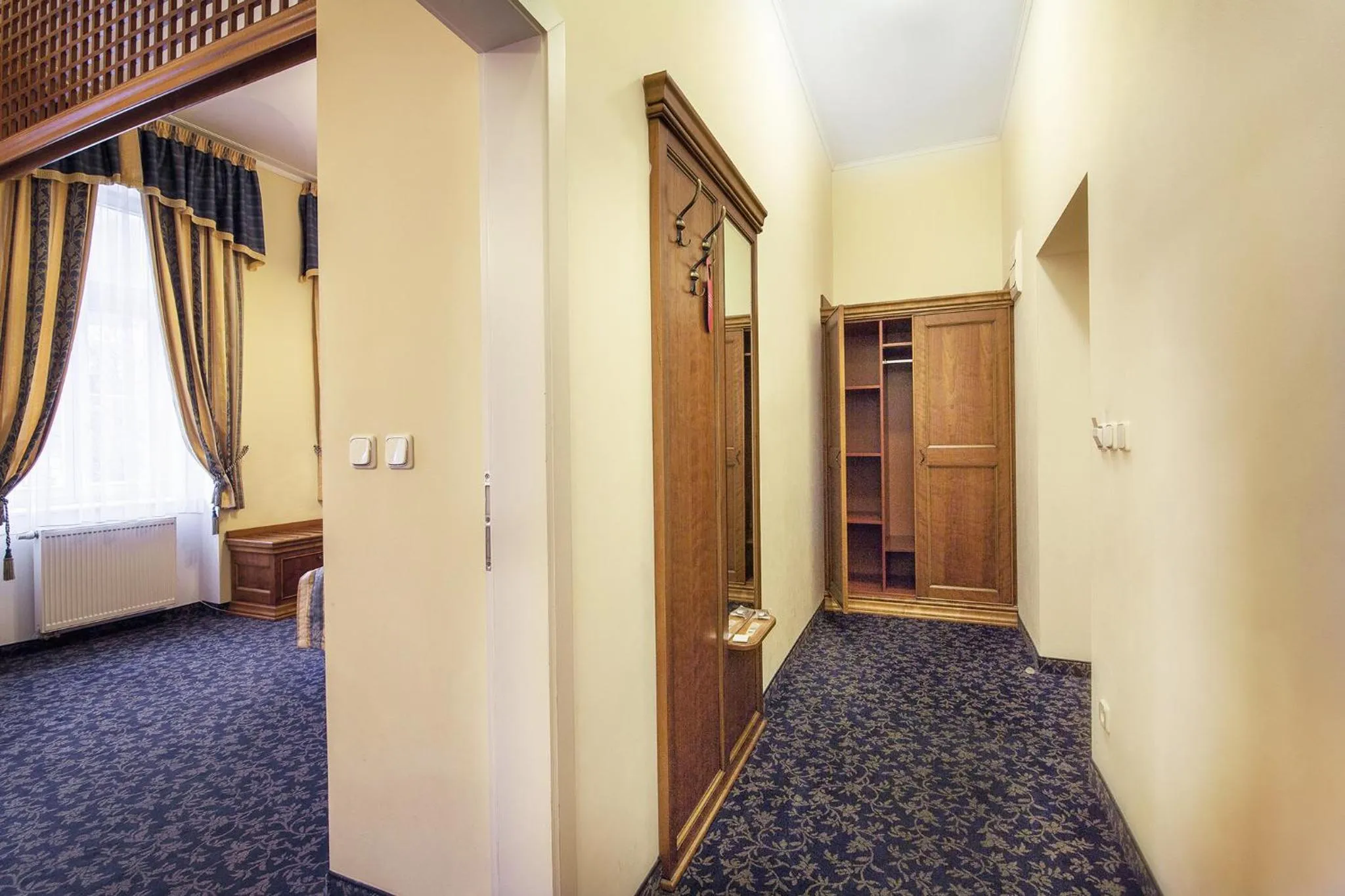 Bed in Hotel Ontario