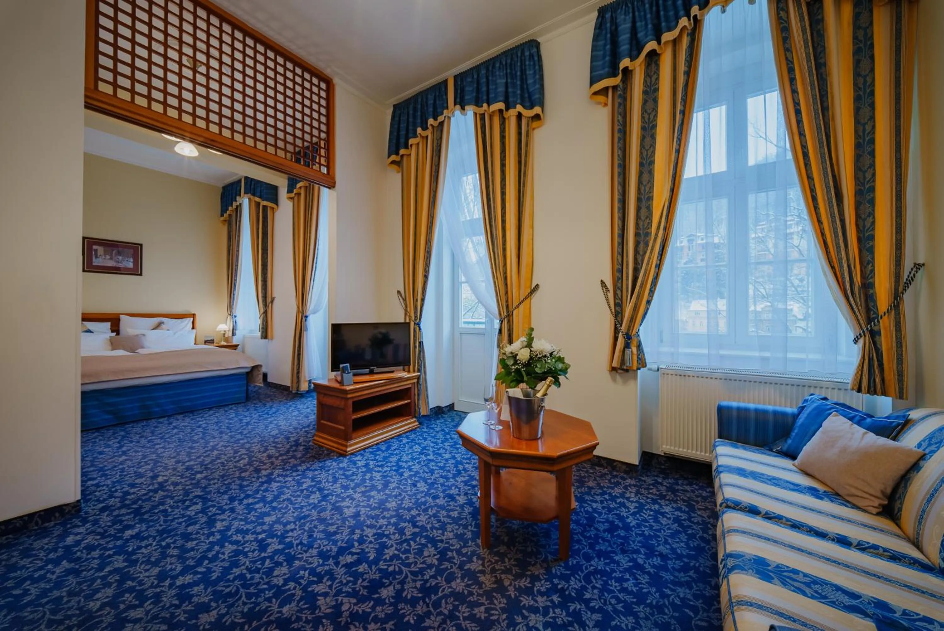 Bed in Hotel Ontario