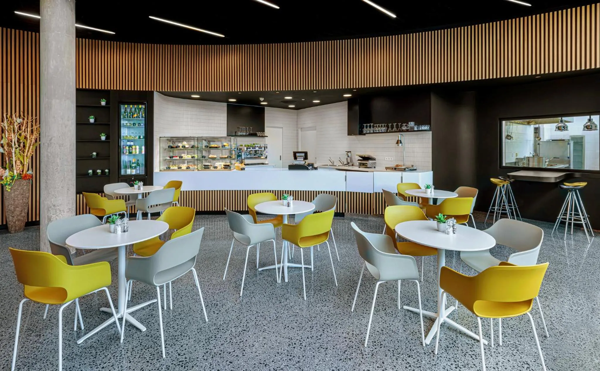 Restaurant/places to eat in Holiday Inn Prague by IHG