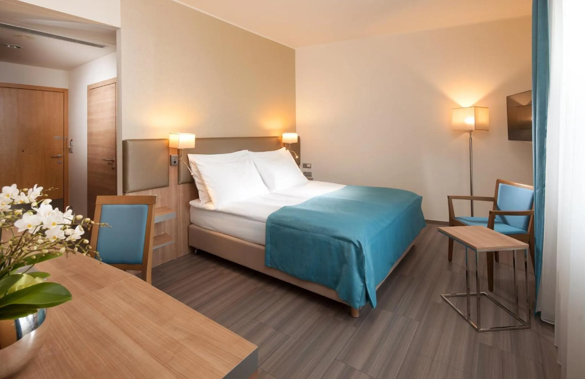 Photo of the whole room, Bed in Holiday Inn Prague by IHG