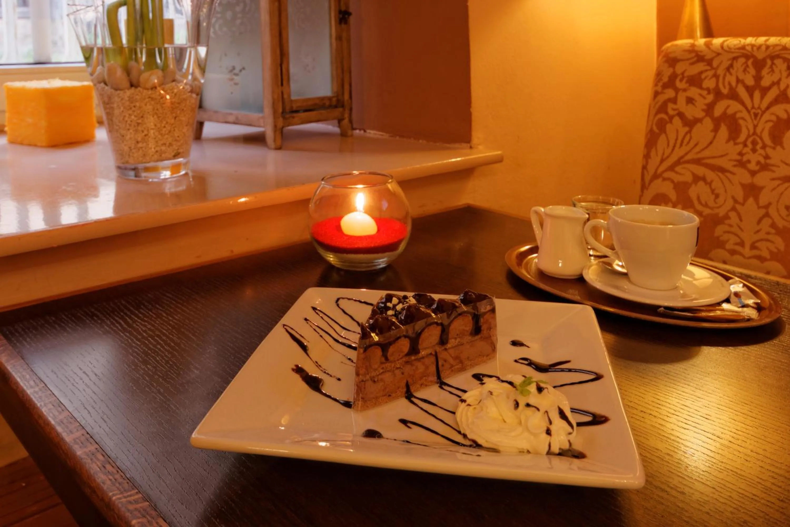 Restaurant/places to eat in Enjoy Inn