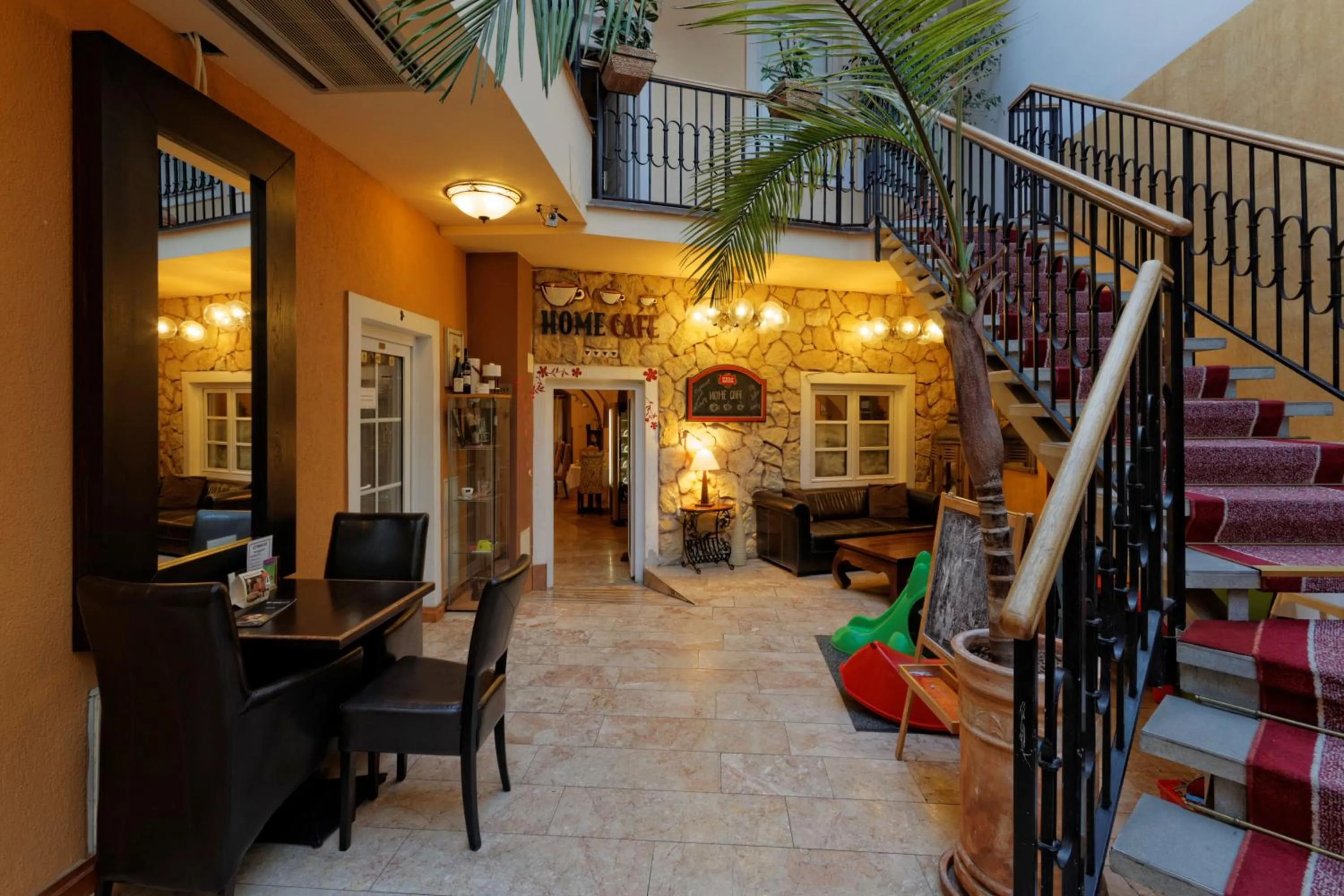 Restaurant/places to eat in Enjoy Inn