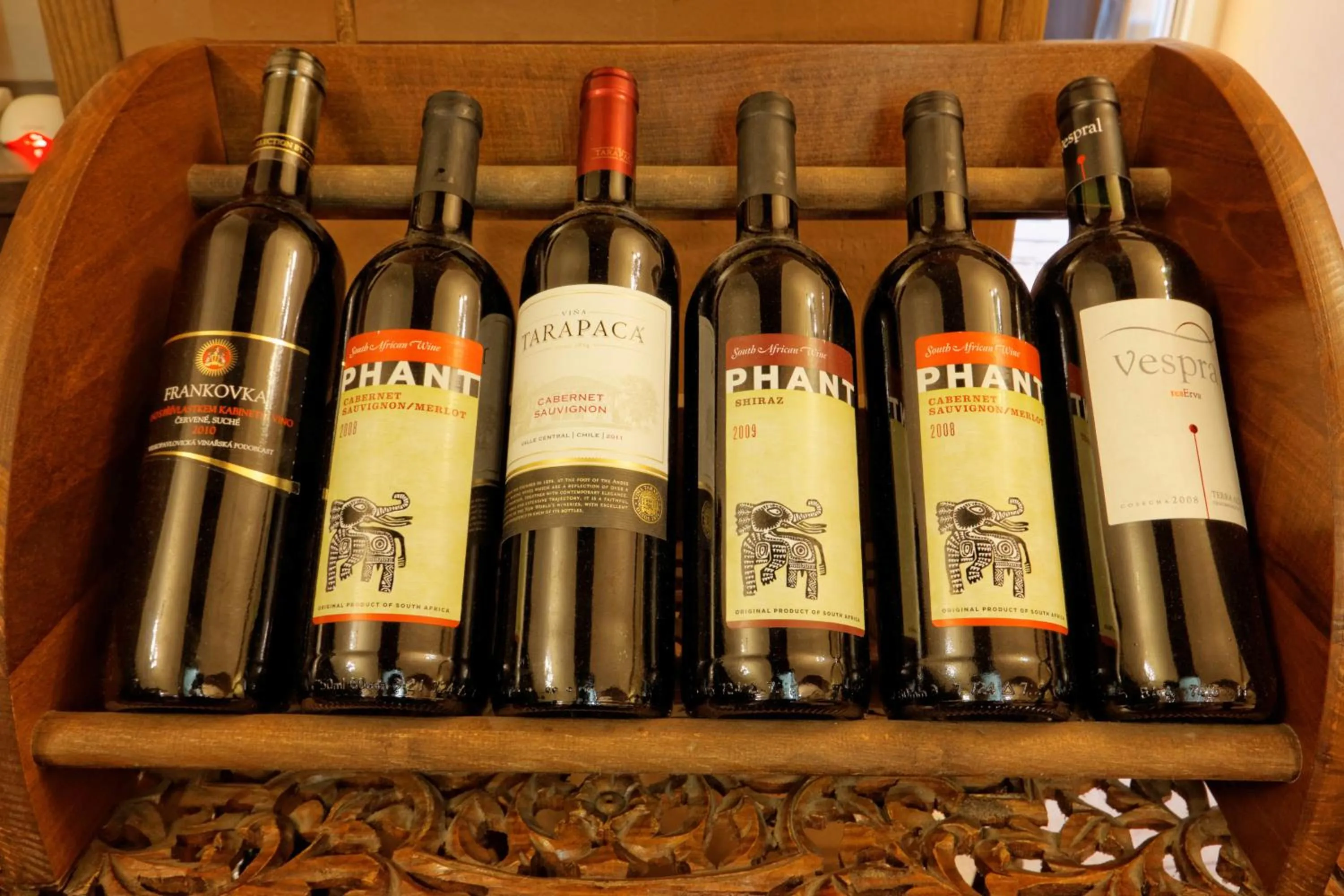 Decorative detail in Enjoy Inn