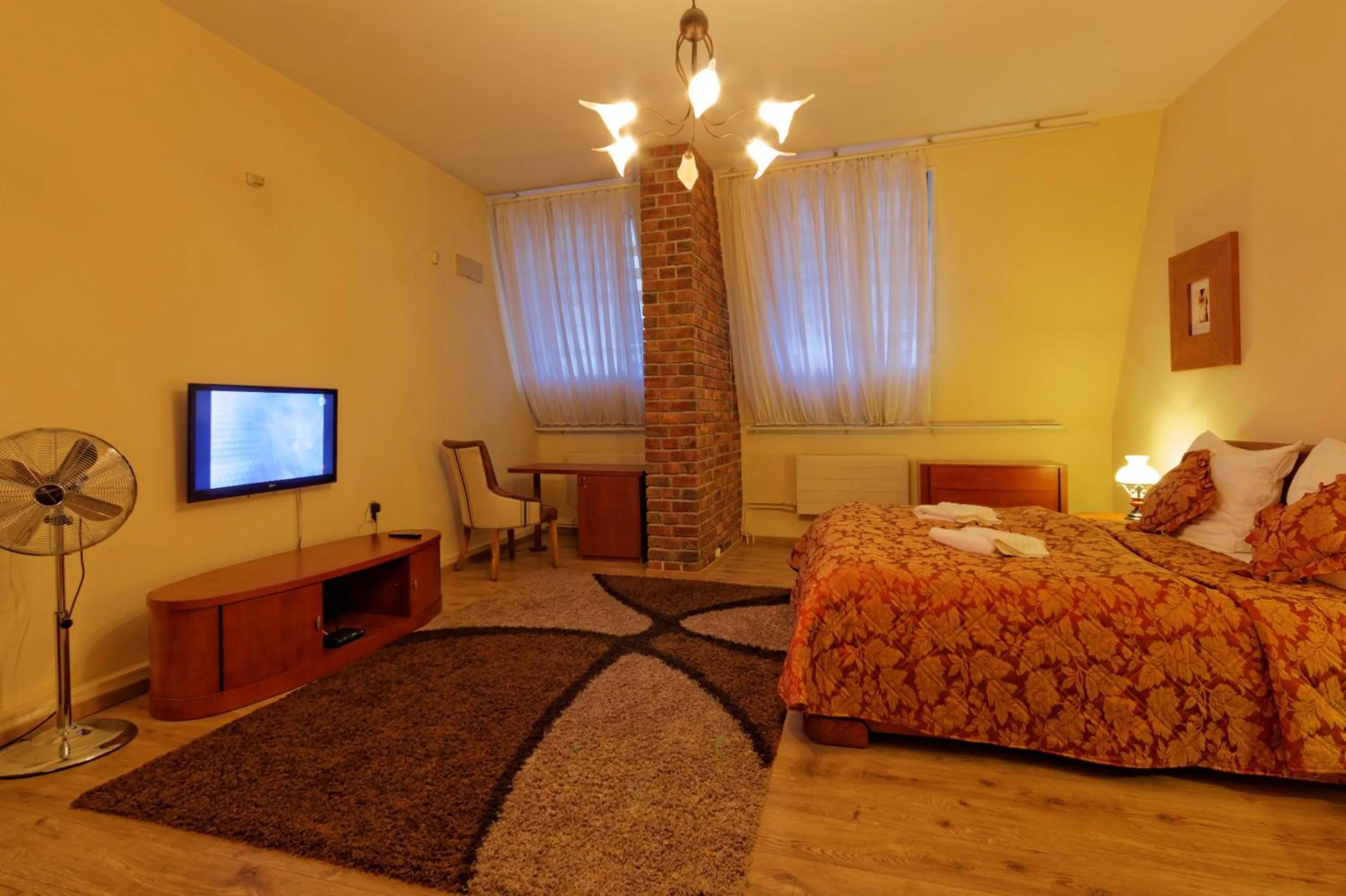 Photo of the whole room, Bed in Enjoy Inn