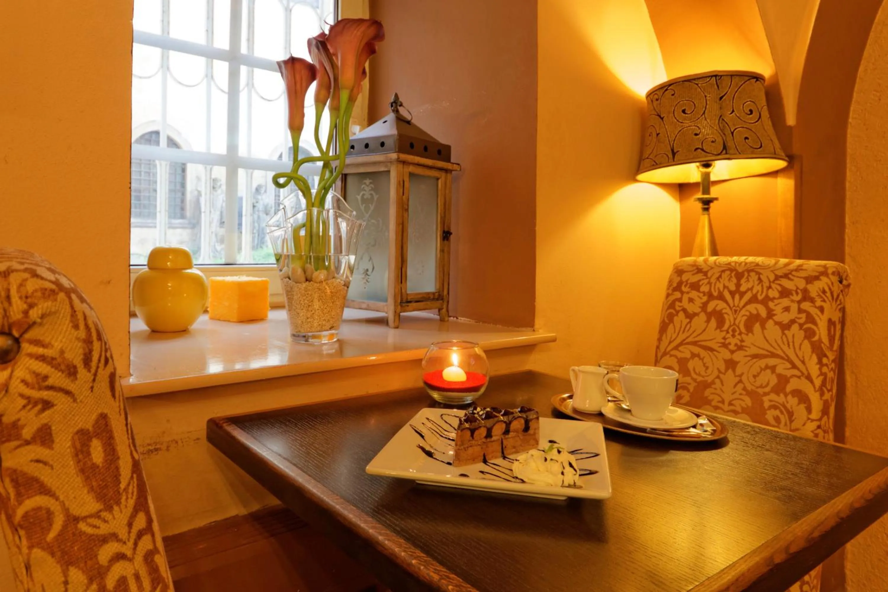 Restaurant/places to eat in Enjoy Inn