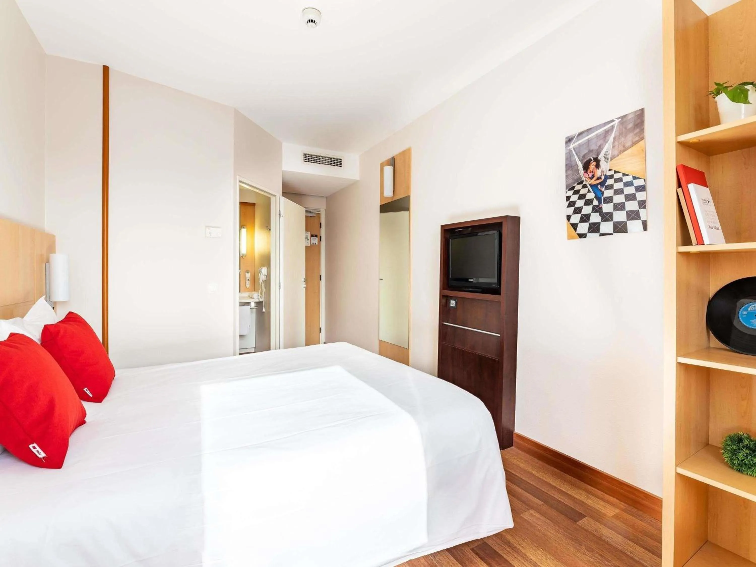 Bedroom, Bed in Ibis Hotel Plzeň