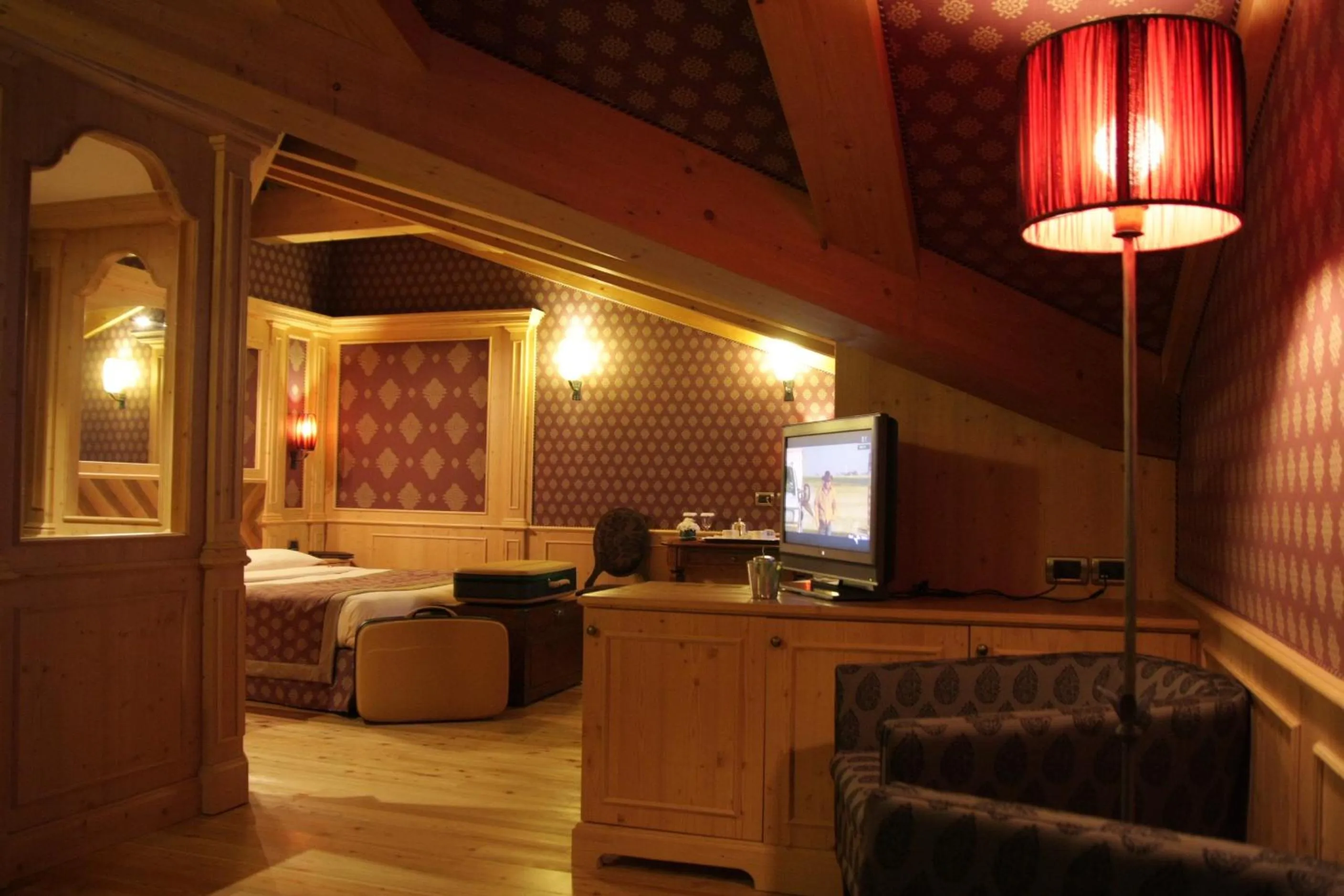 Bed in Cristal Palace Hotel