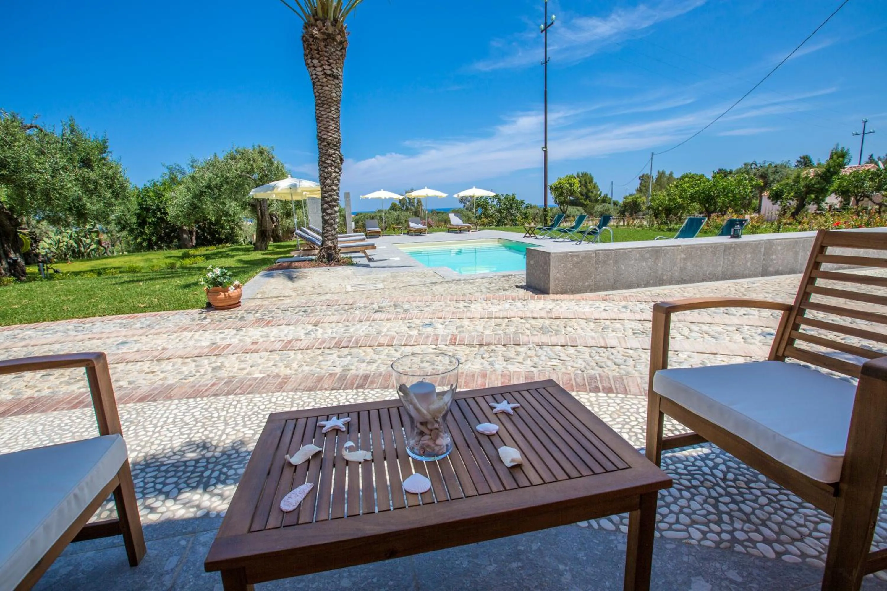 Pool view in Il dono di Atena