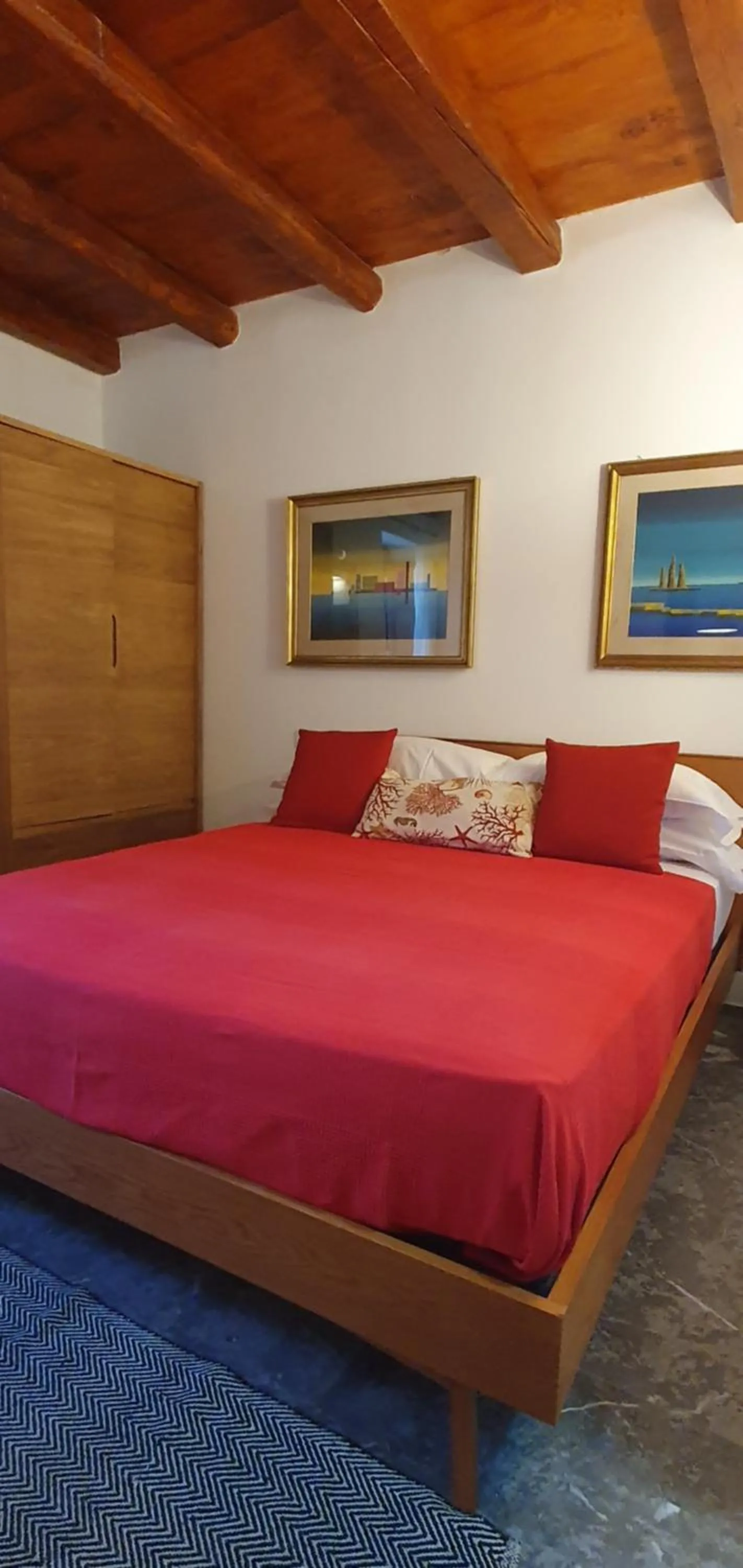Bedroom, Bed in Il dono di Atena