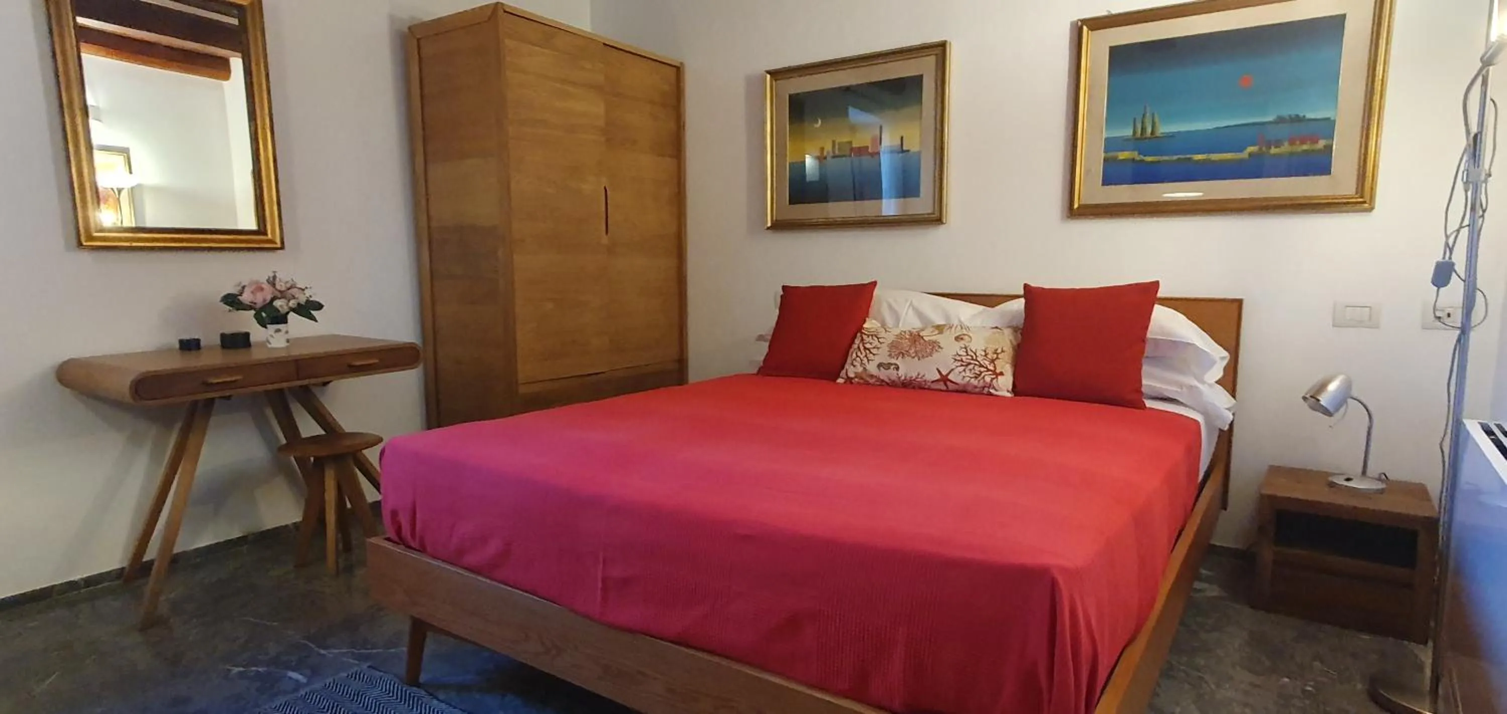 Bedroom, Bed in Il dono di Atena