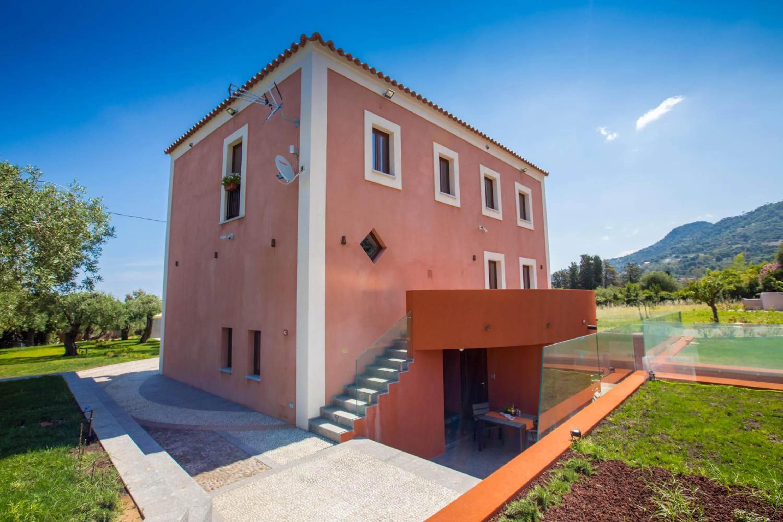 Facade/entrance in Il dono di Atena