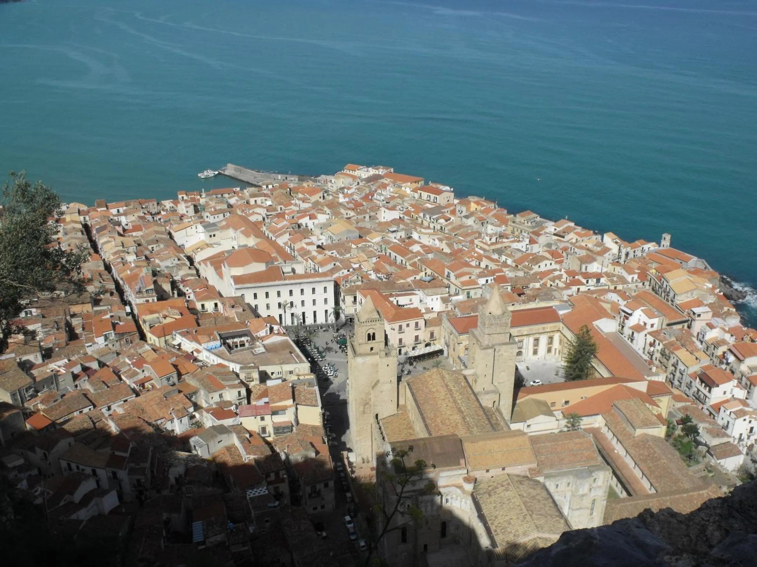 Nearby landmark in Il dono di Atena