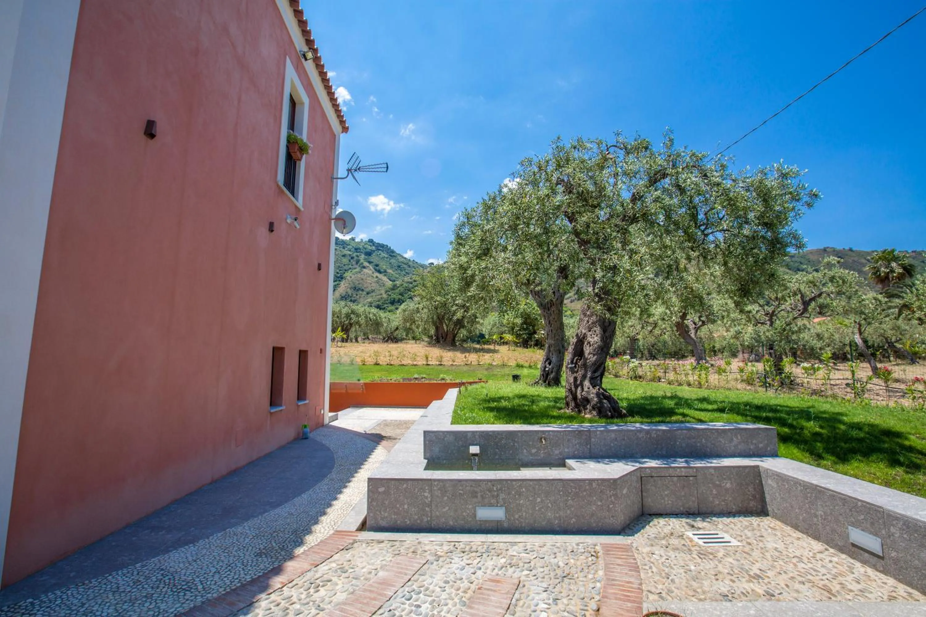 Property building in Il dono di Atena