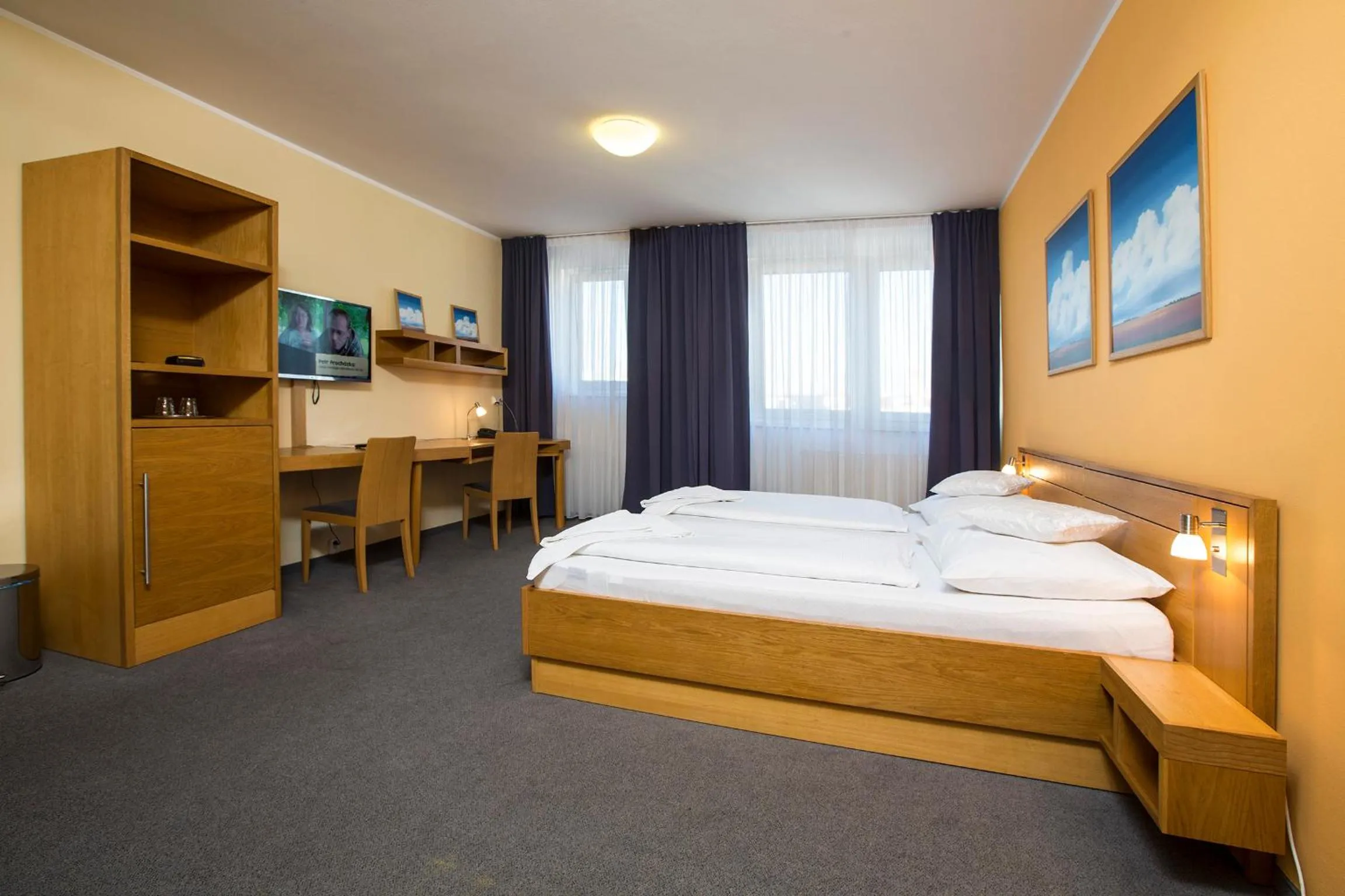 Photo of the whole room, Bed in Hotel Trend