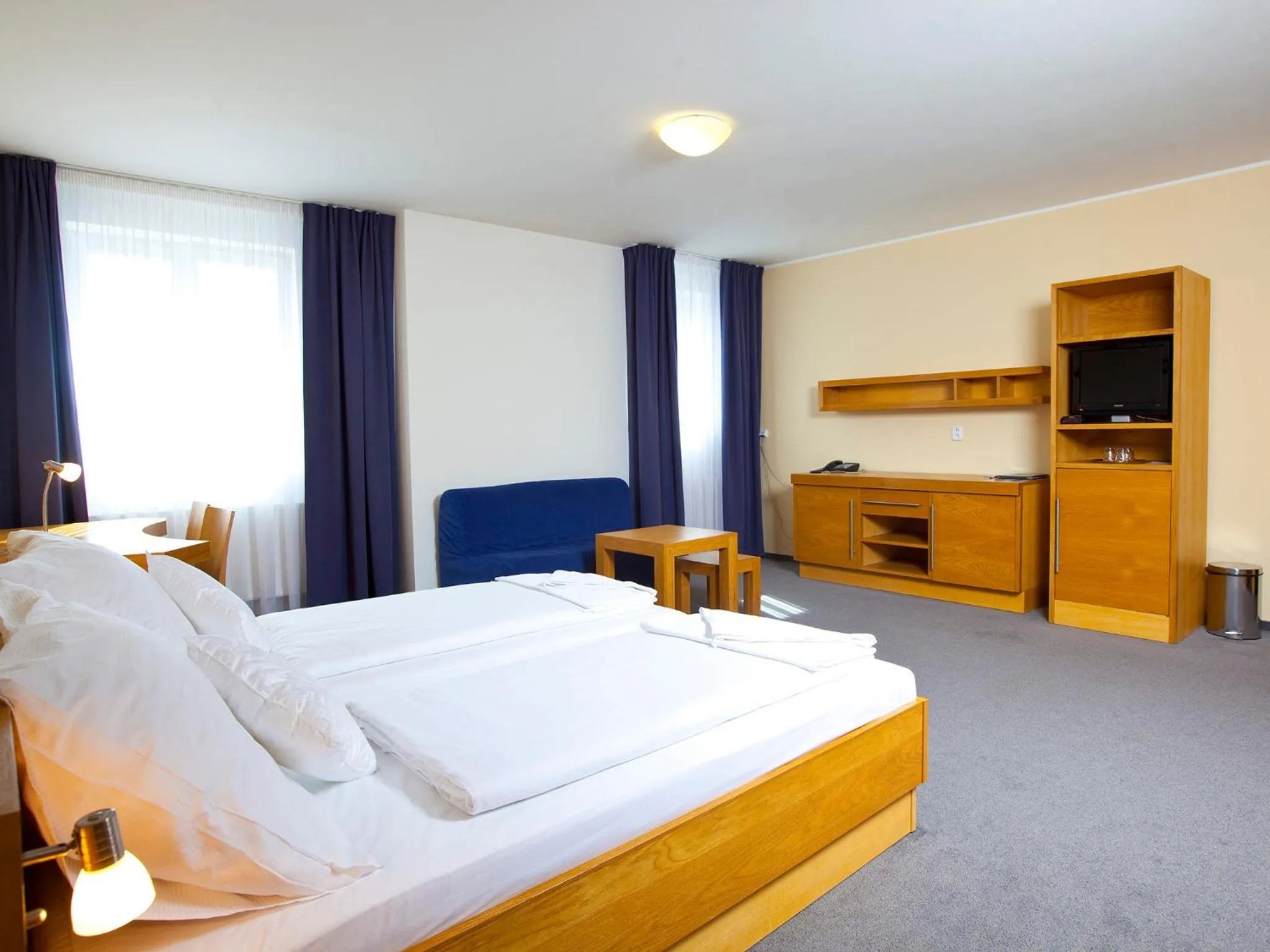 TV and multimedia, Bed in Hotel Trend