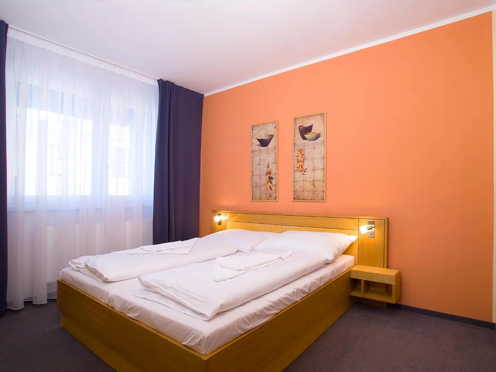 TV and multimedia, Bed in Hotel Trend