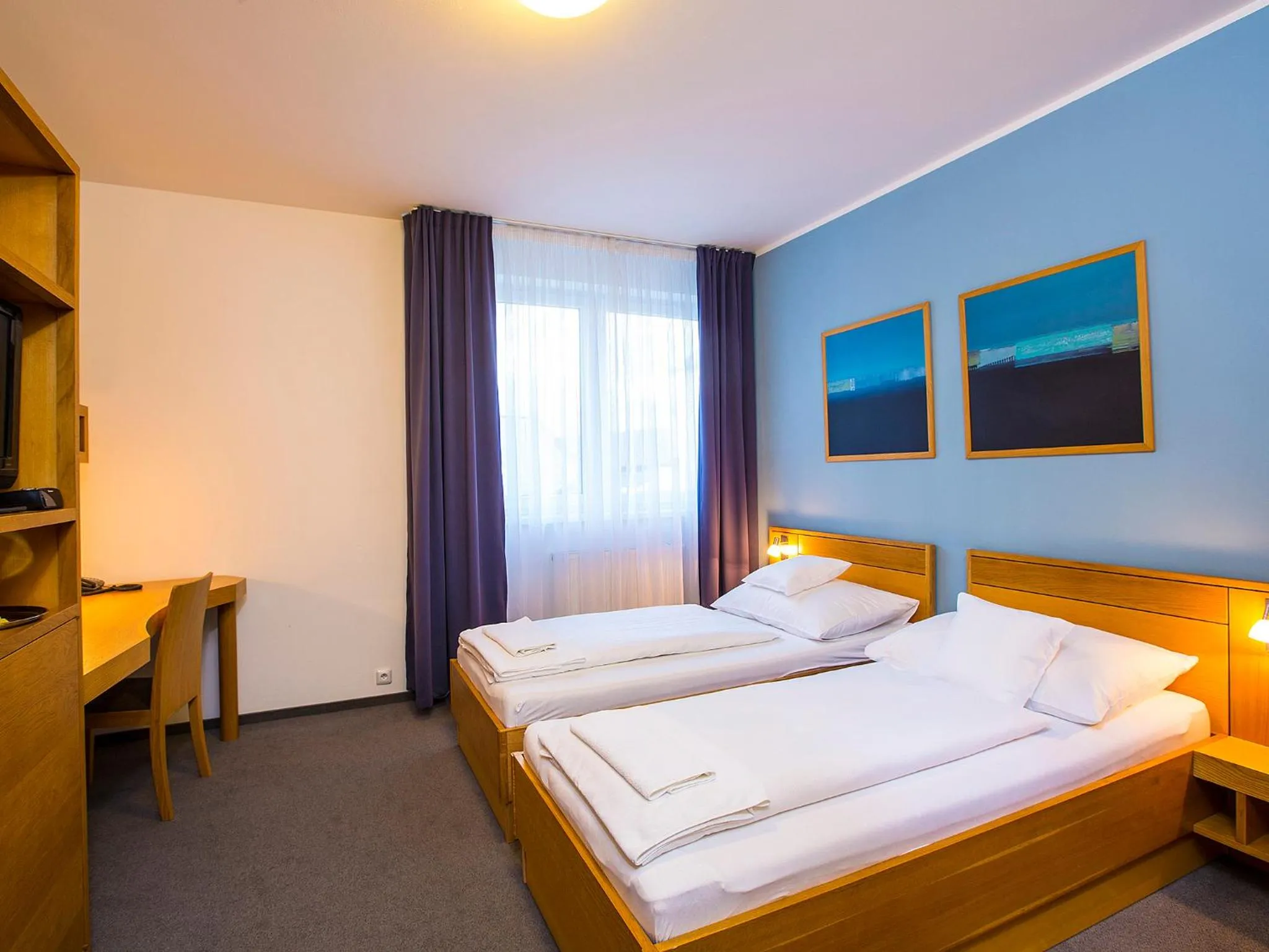 Photo of the whole room, Bed in Hotel Trend