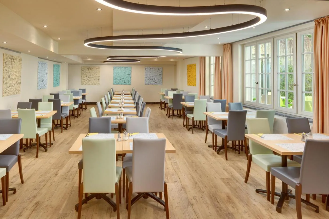 Restaurant/places to eat in Hotel Clement