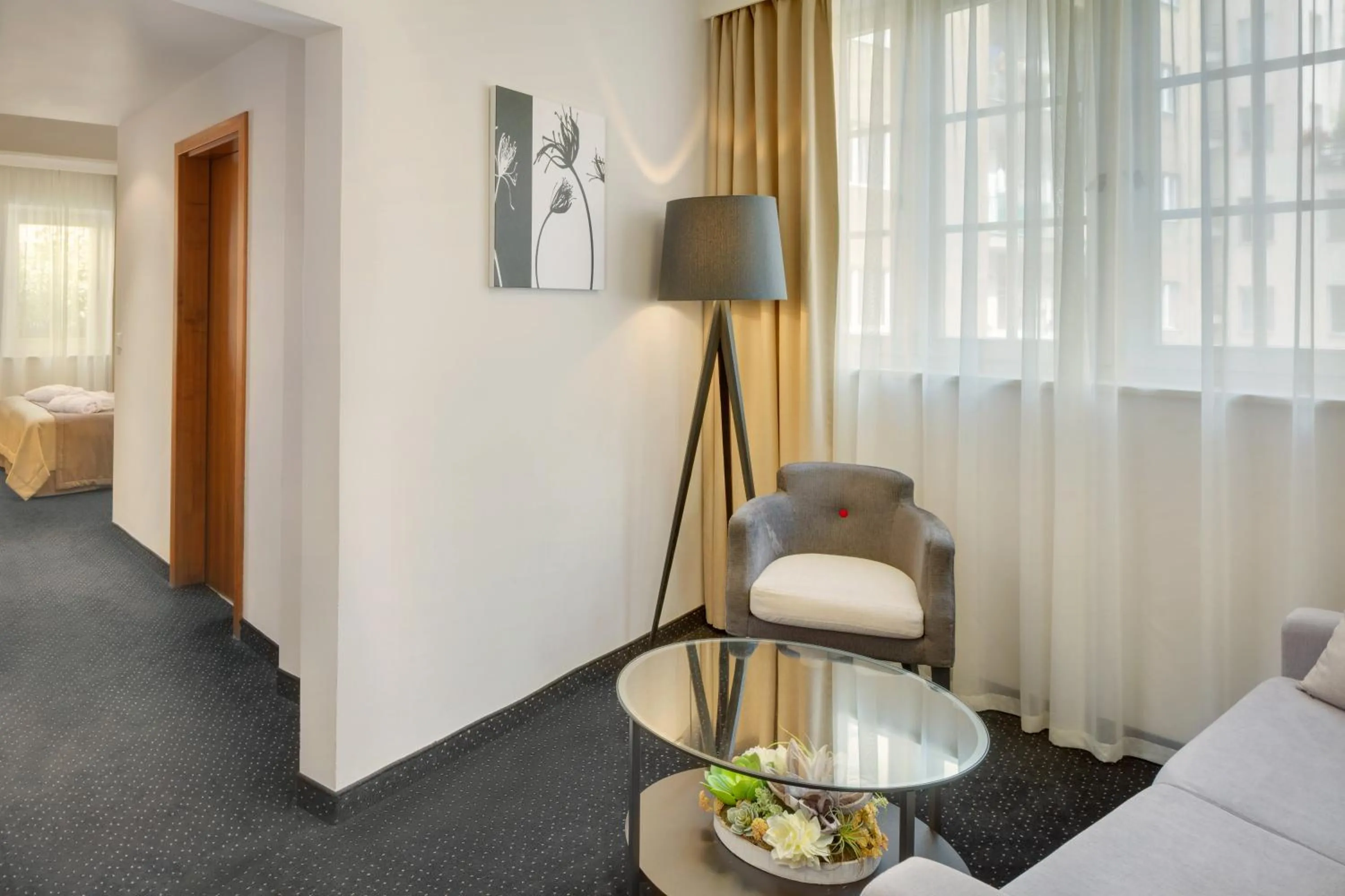 Photo of the whole room, Bed in Hotel Clement