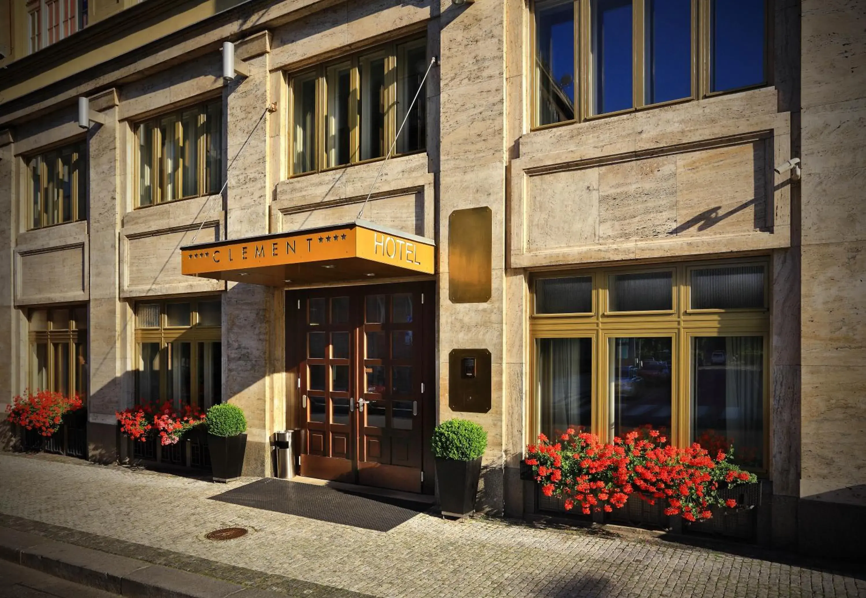 Facade/entrance in Hotel Clement Facade/entrance in Hotel Clement