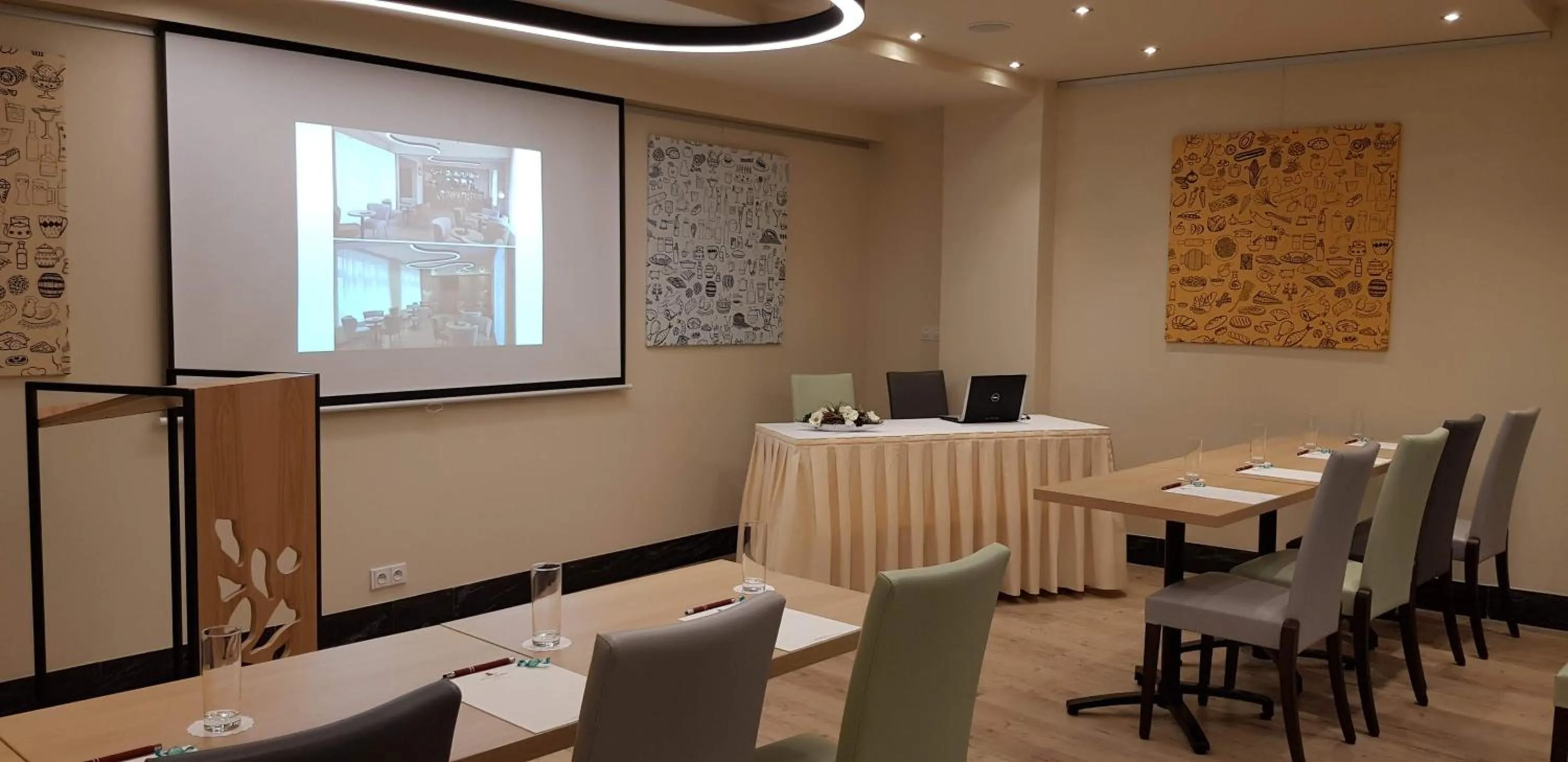 Business facilities in Hotel Clement