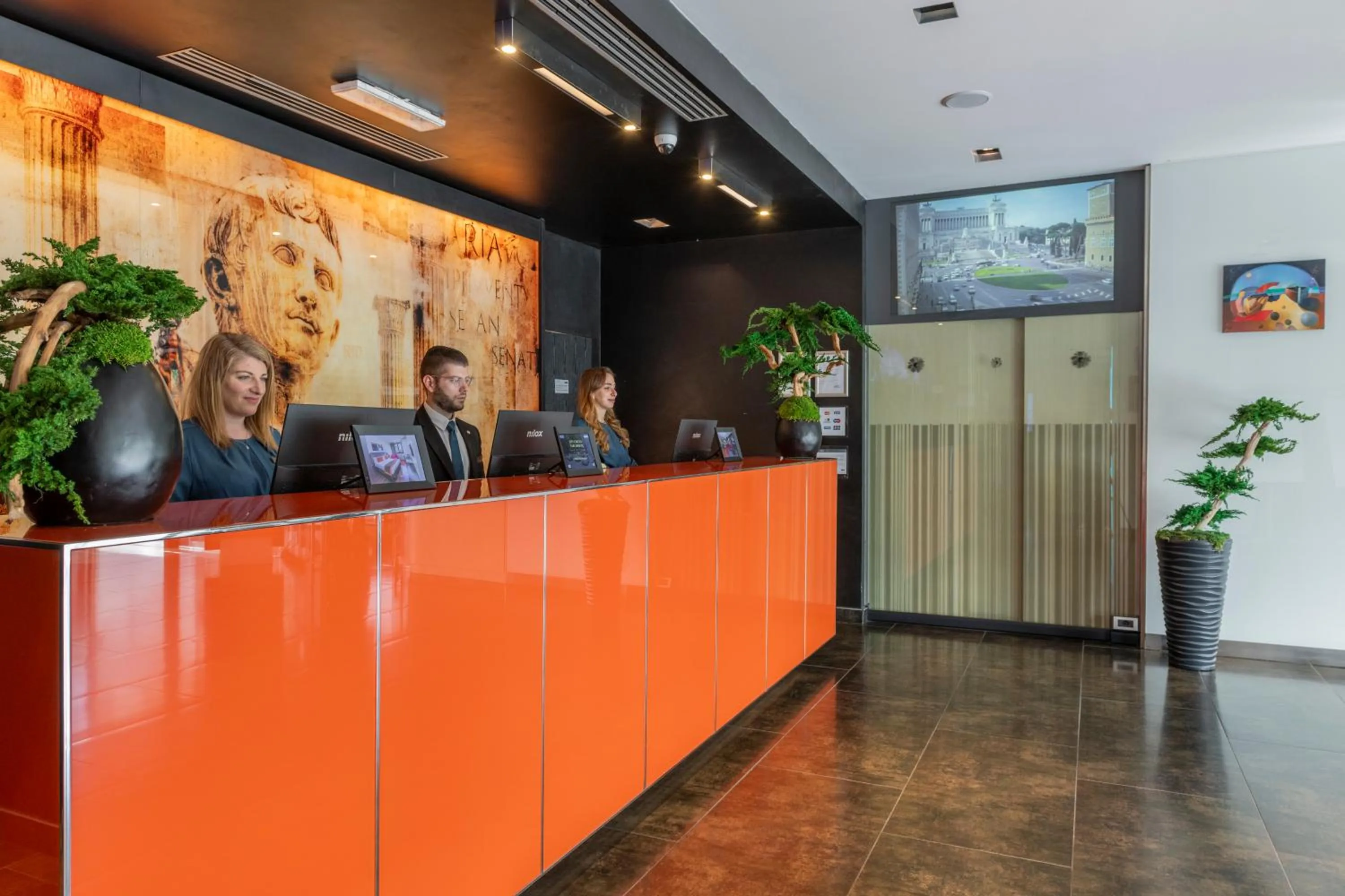 Lobby or reception in H10 Roma Città