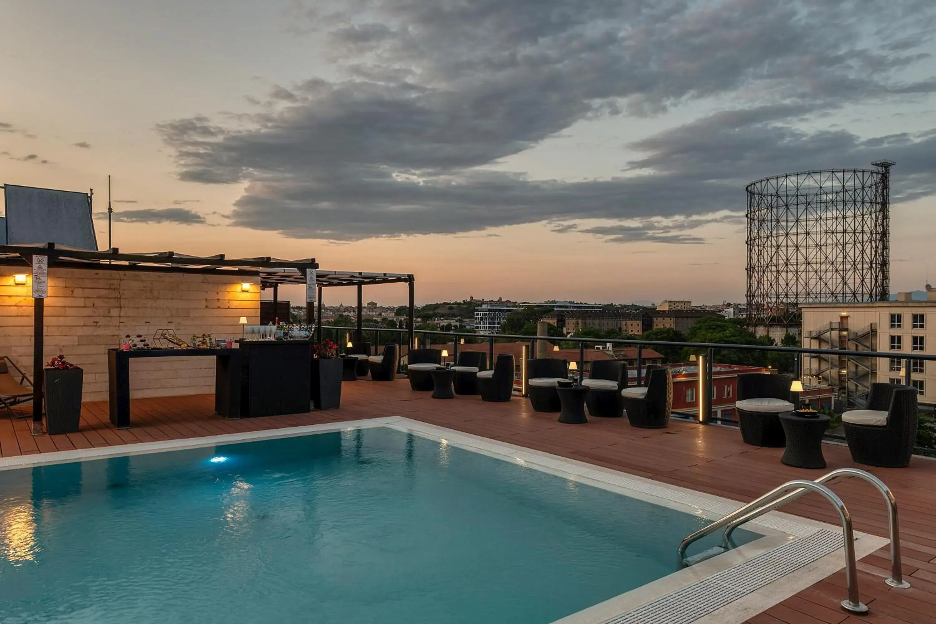 Swimming pool in H10 Roma Città Swimming pool in H10 Roma Città