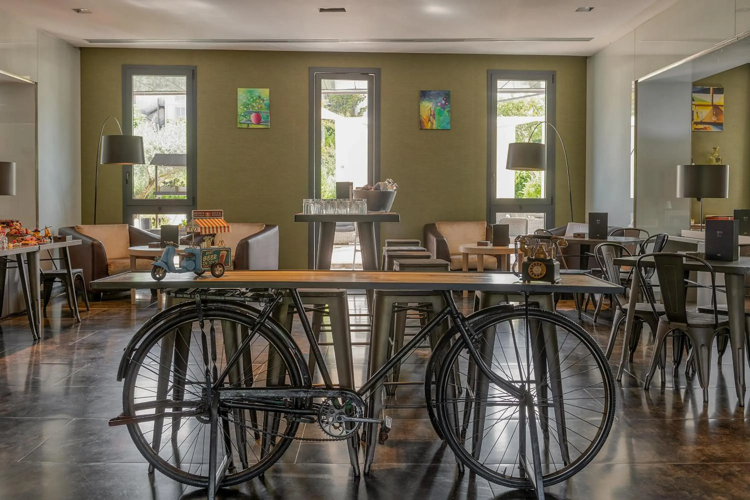 Lounge or bar in H10 Roma Città Lounge or bar in H10 Roma Città