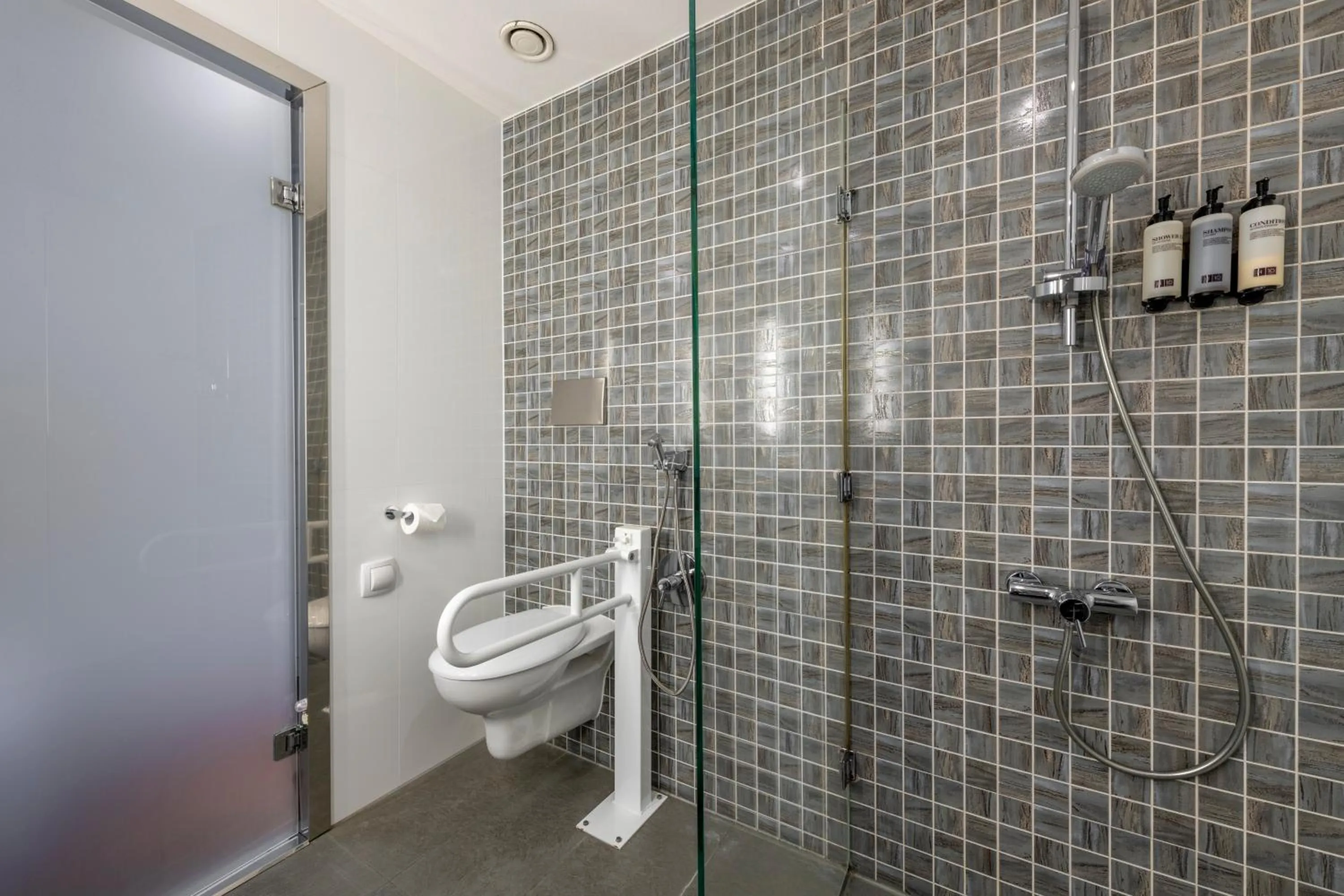 Bathroom in H10 Roma Città