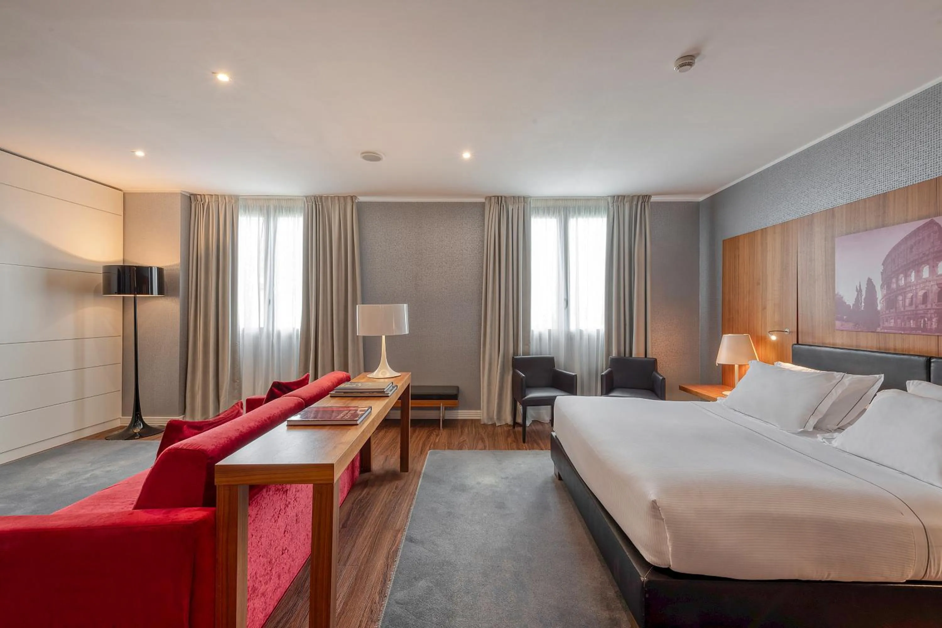 Living room, Bed in H10 Roma Città