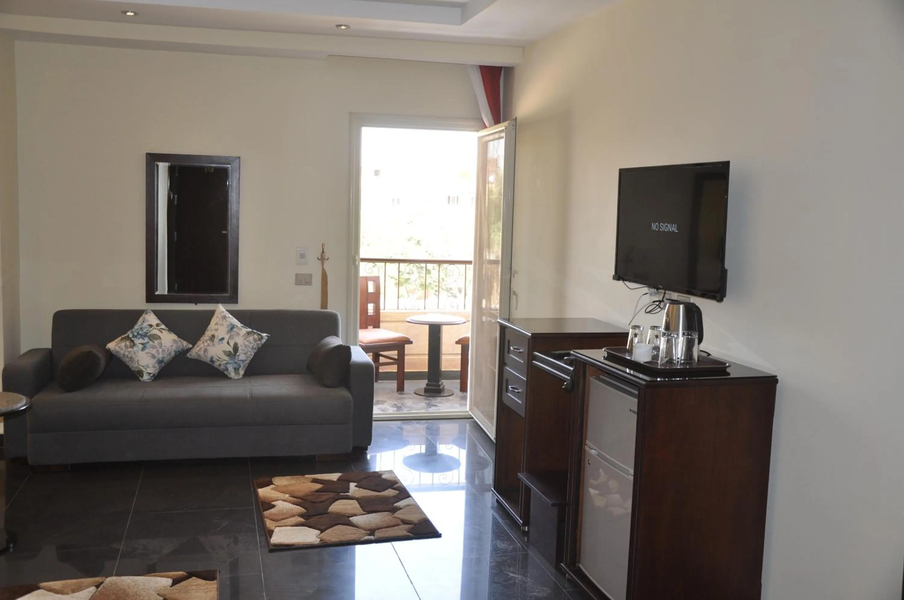 TV and multimedia in Best View Pyramids Hotel