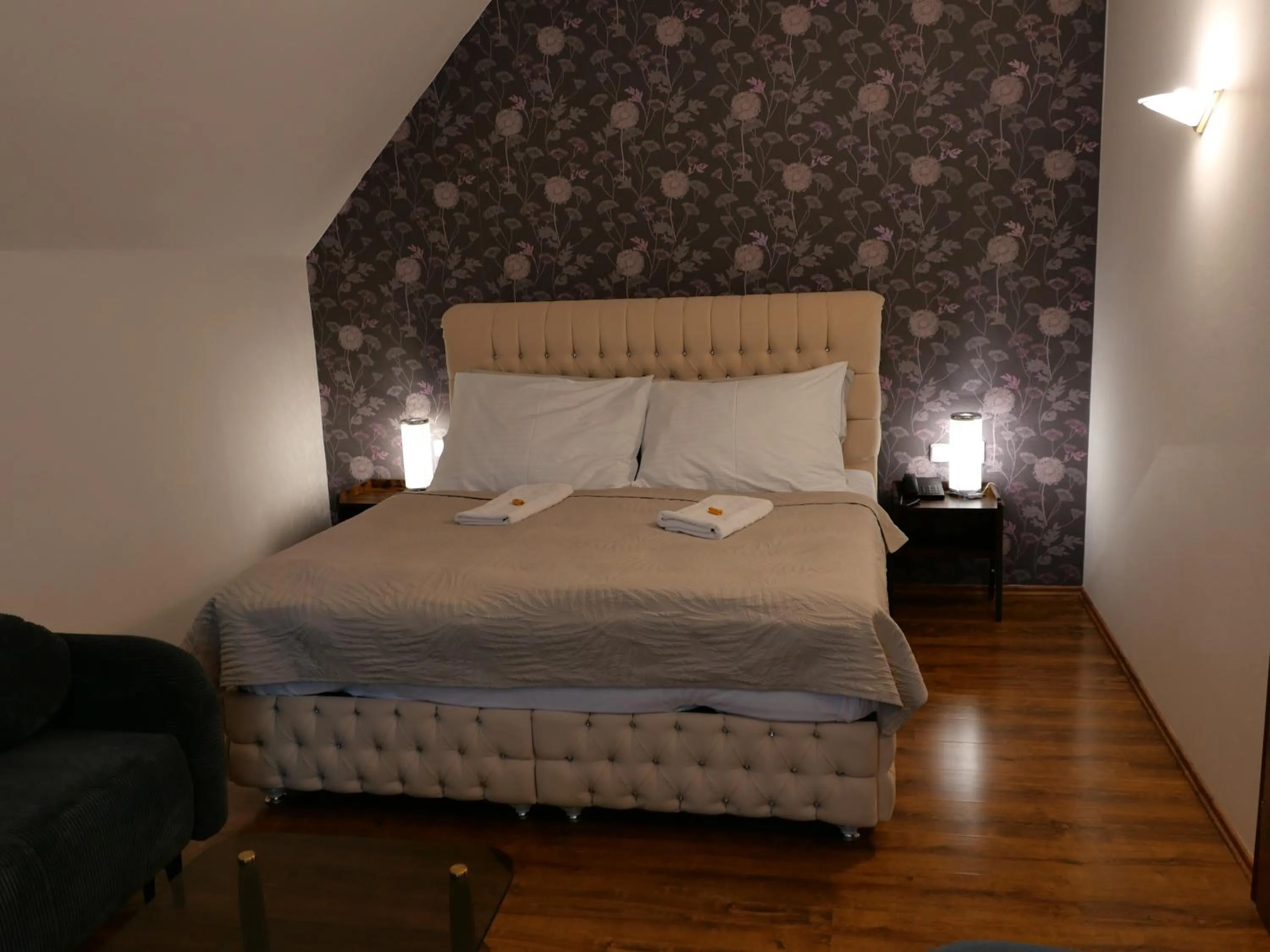 Property building, Bed in Hotel Radnice