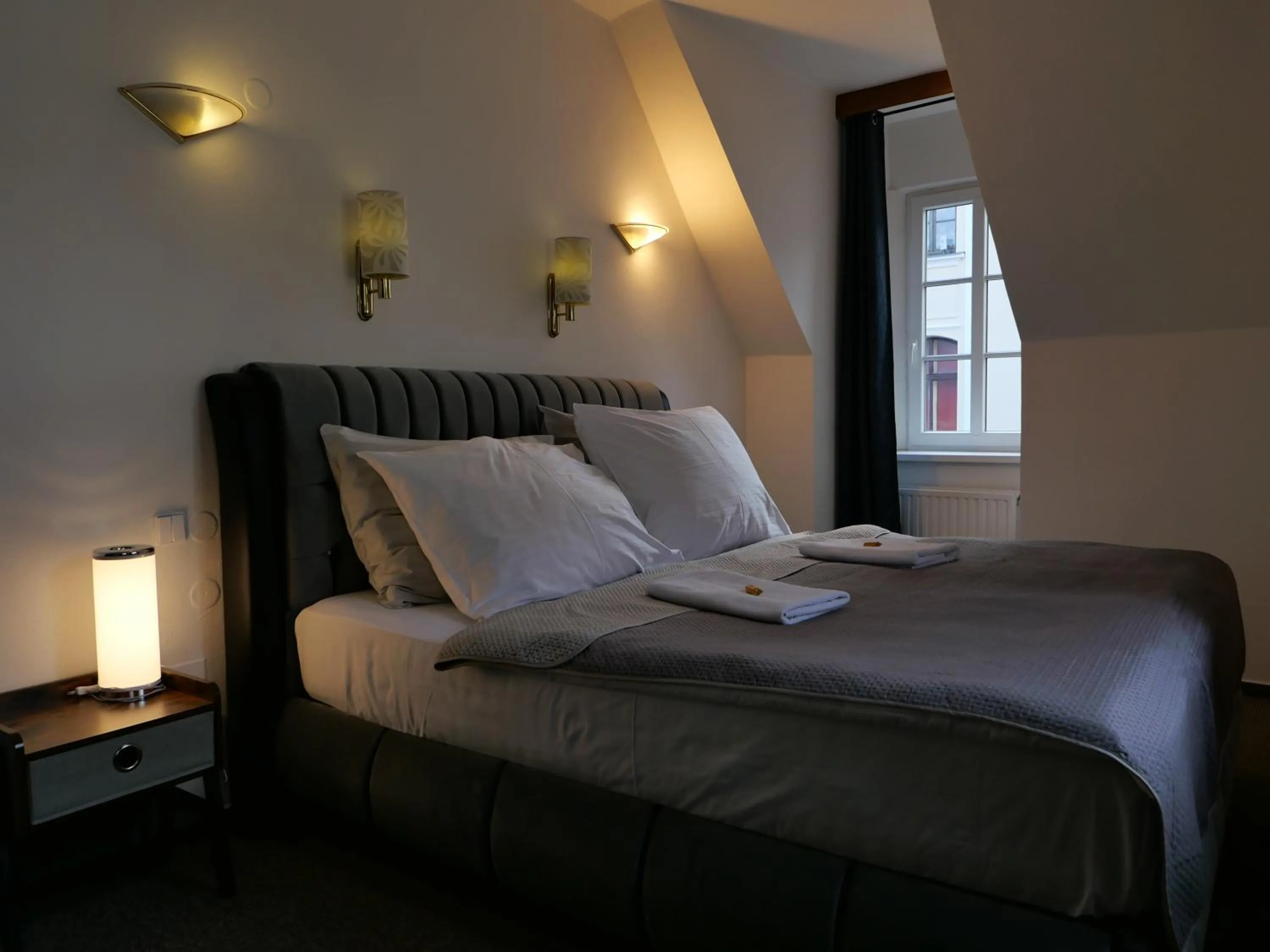 Property building, Bed in Hotel Radnice