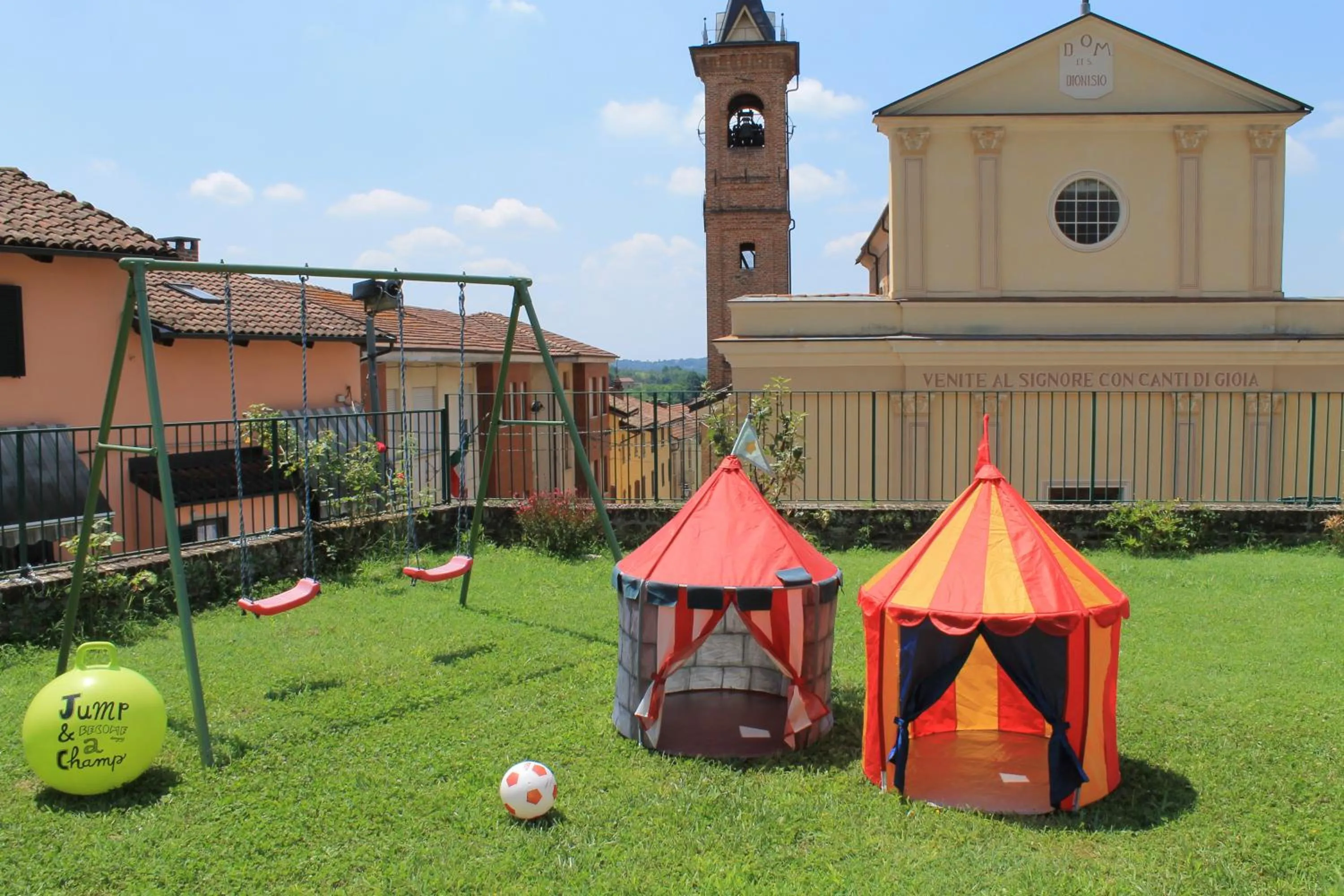 Children play ground in LA CUCCAGNA DI DON BOSCO - No landlords and neighbours - Absolute privacy!