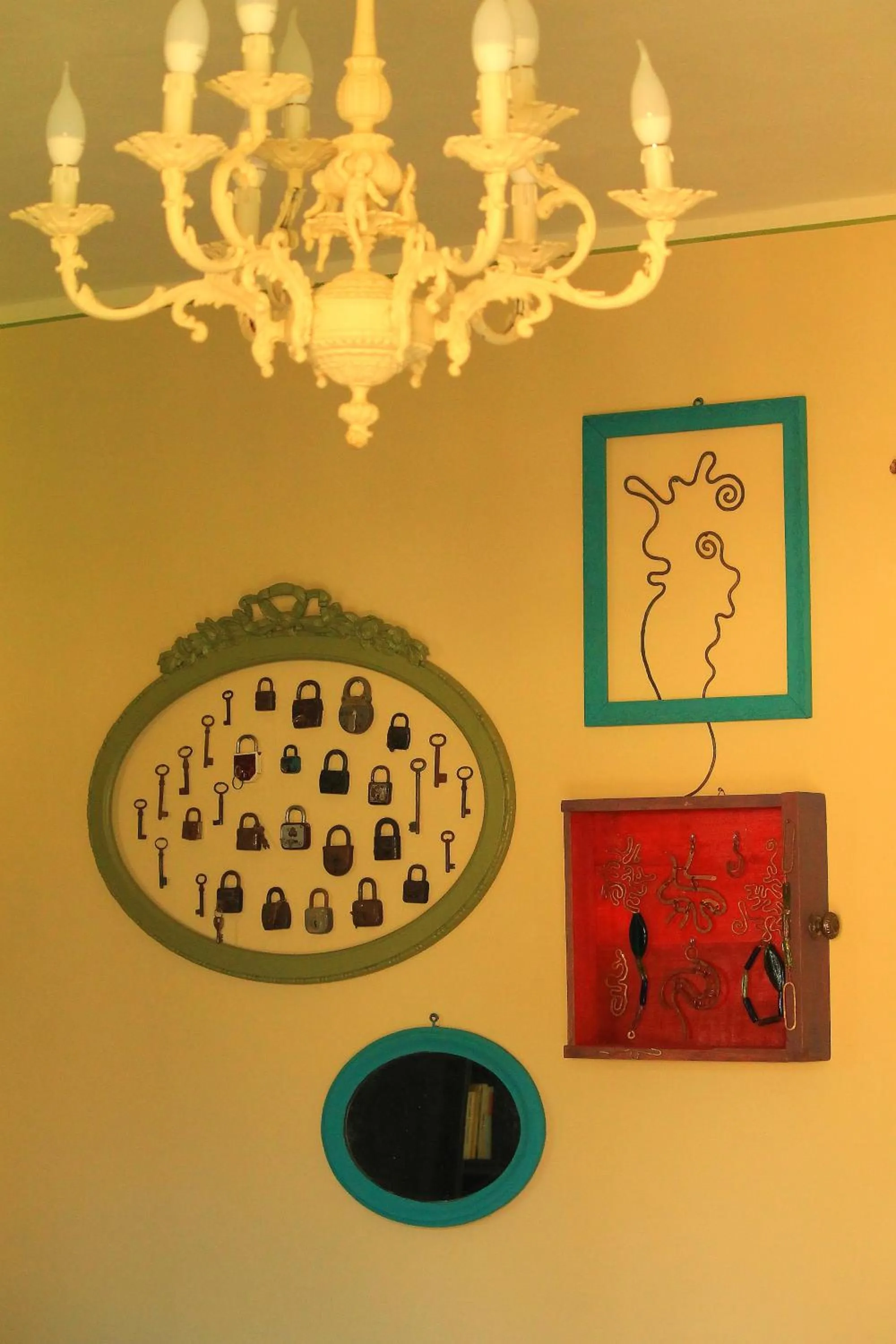 Decorative detail in LA CUCCAGNA DI DON BOSCO - No landlords and neighbours - Absolute privacy!