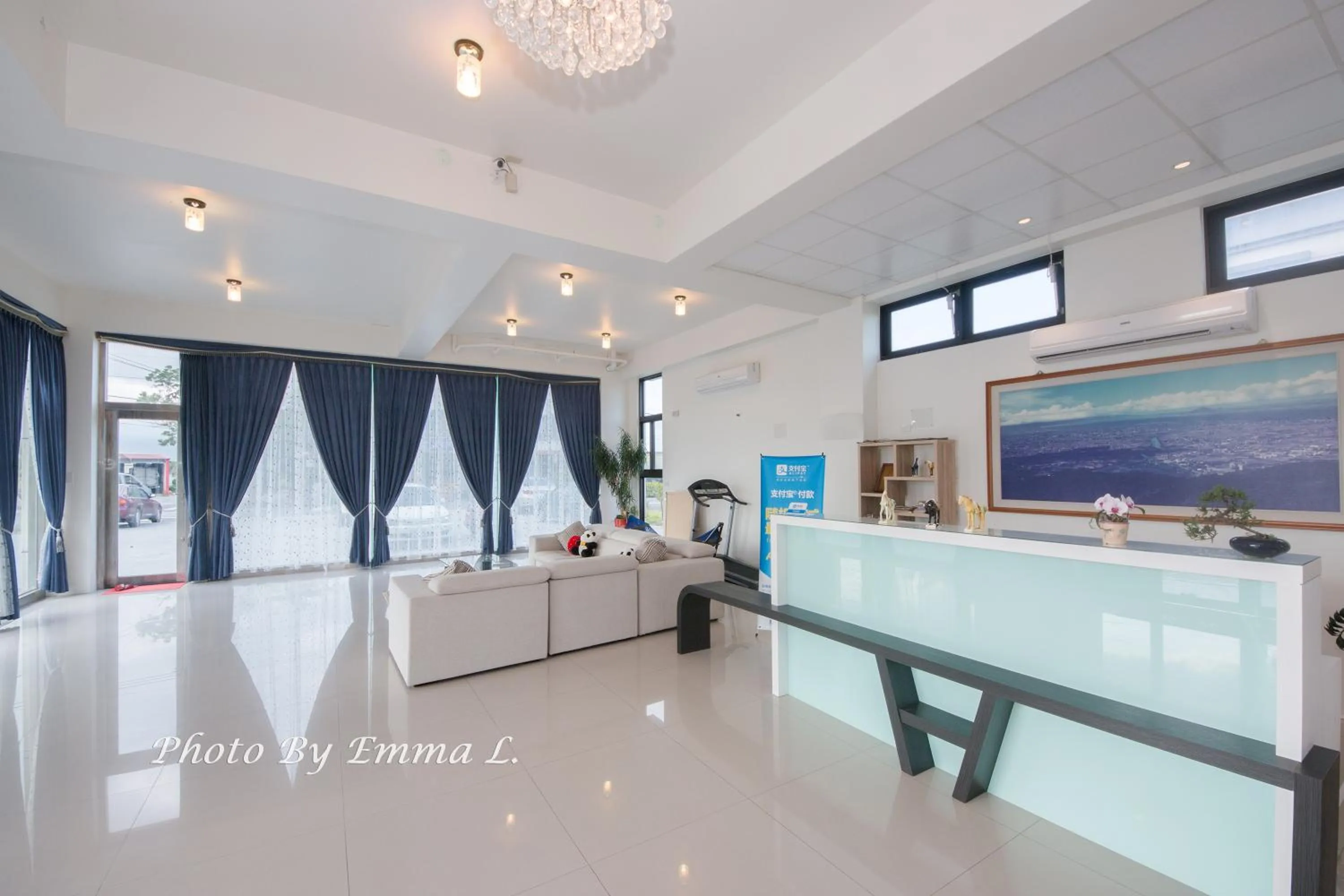 Living room in Colorful Fish Cottage