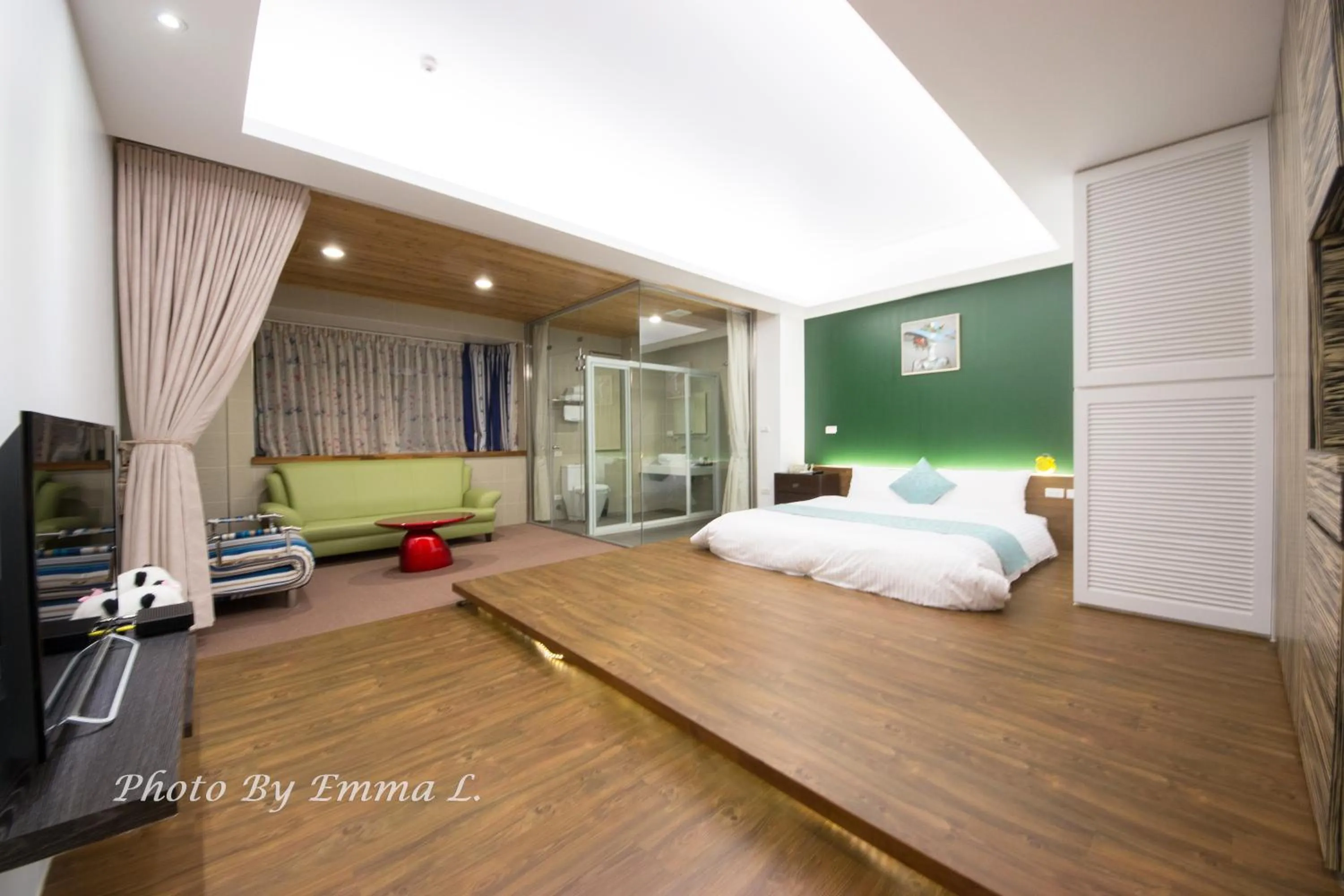 Photo of the whole room, Bed in Colorful Fish Cottage