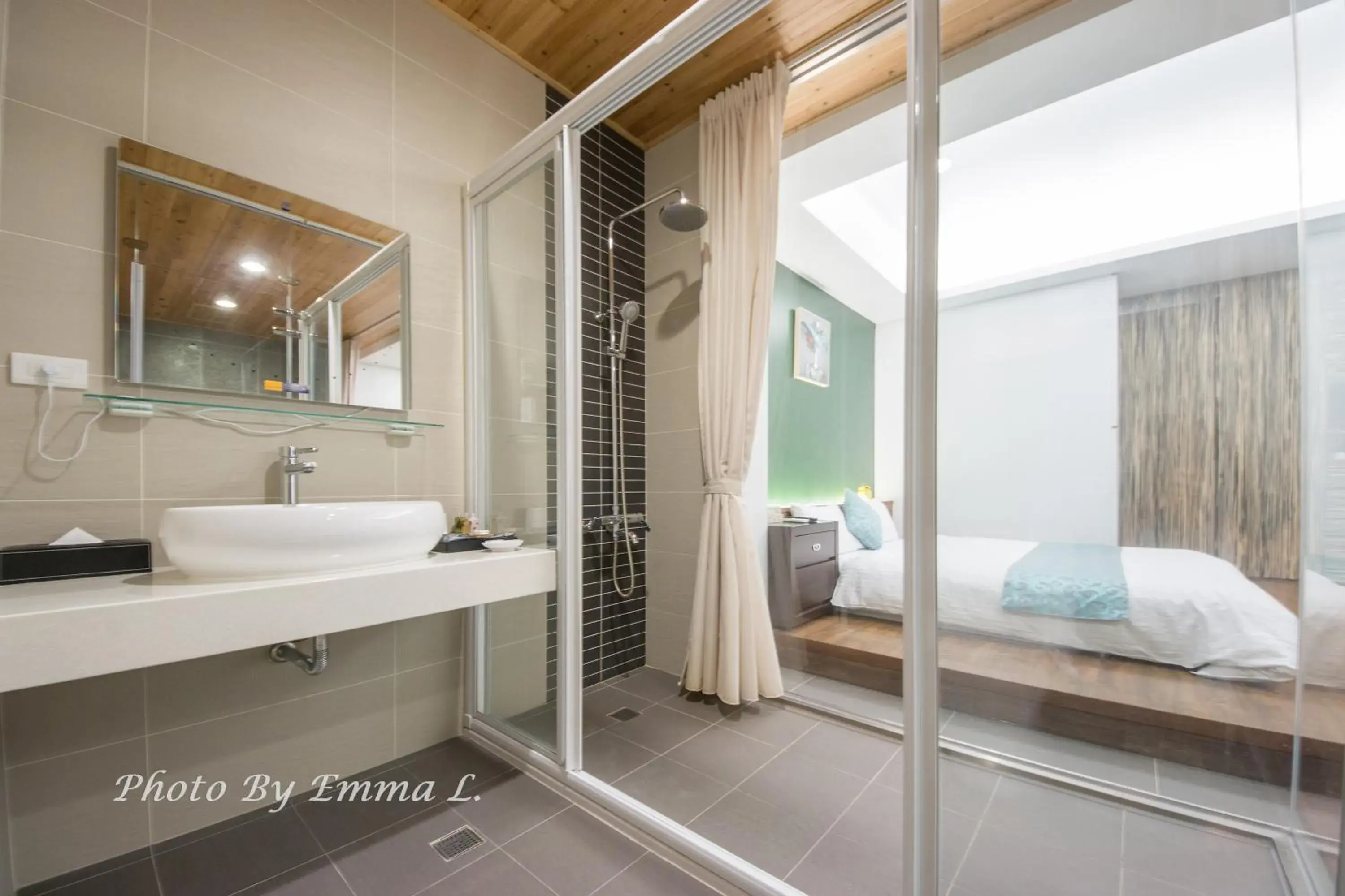 Toilet, Bed in Colorful Fish Cottage Toilet, Bed in Colorful Fish Cottage