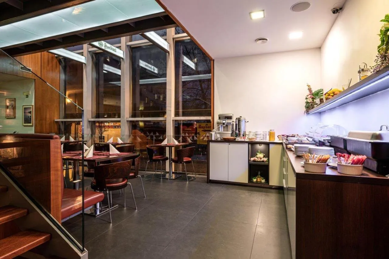 Restaurant/places to eat in Ruby Blue