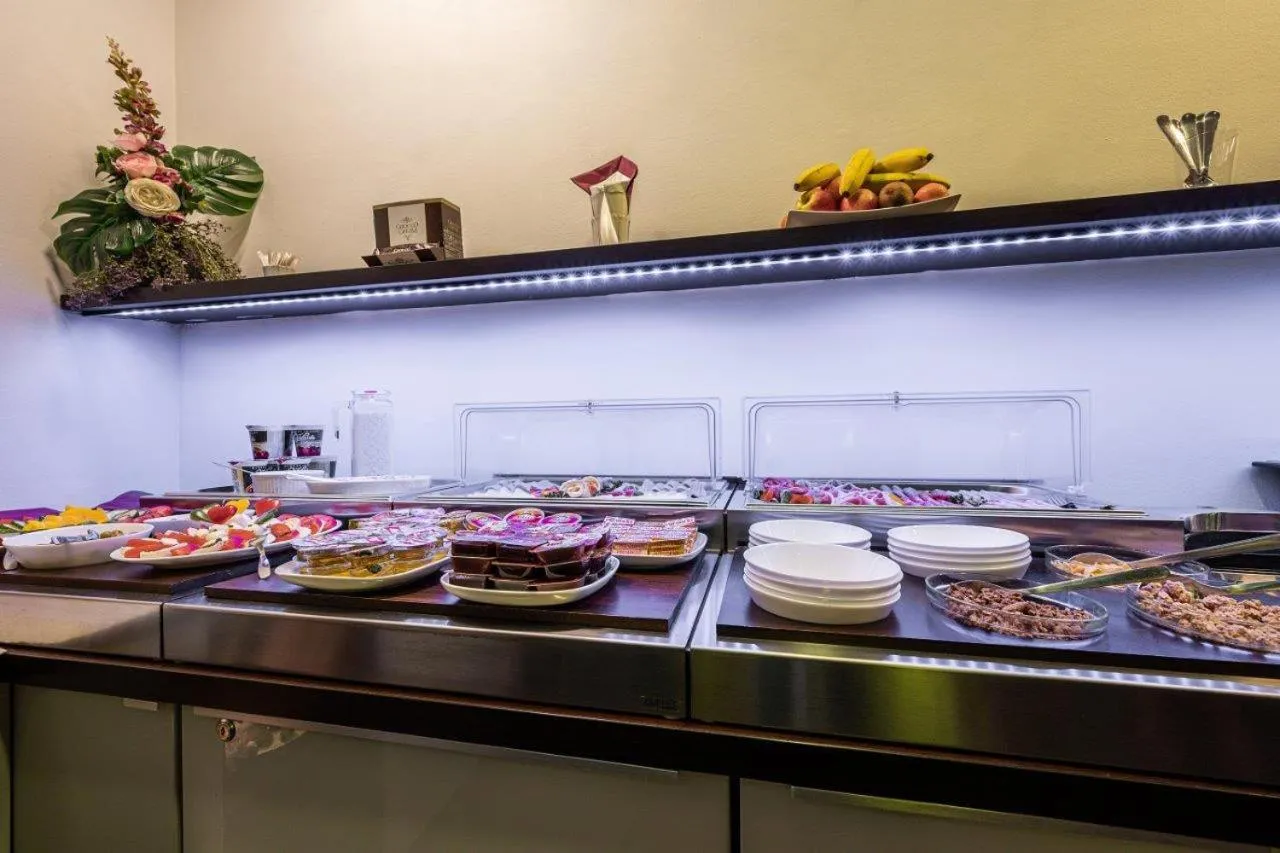 Restaurant/places to eat in Ruby Blue