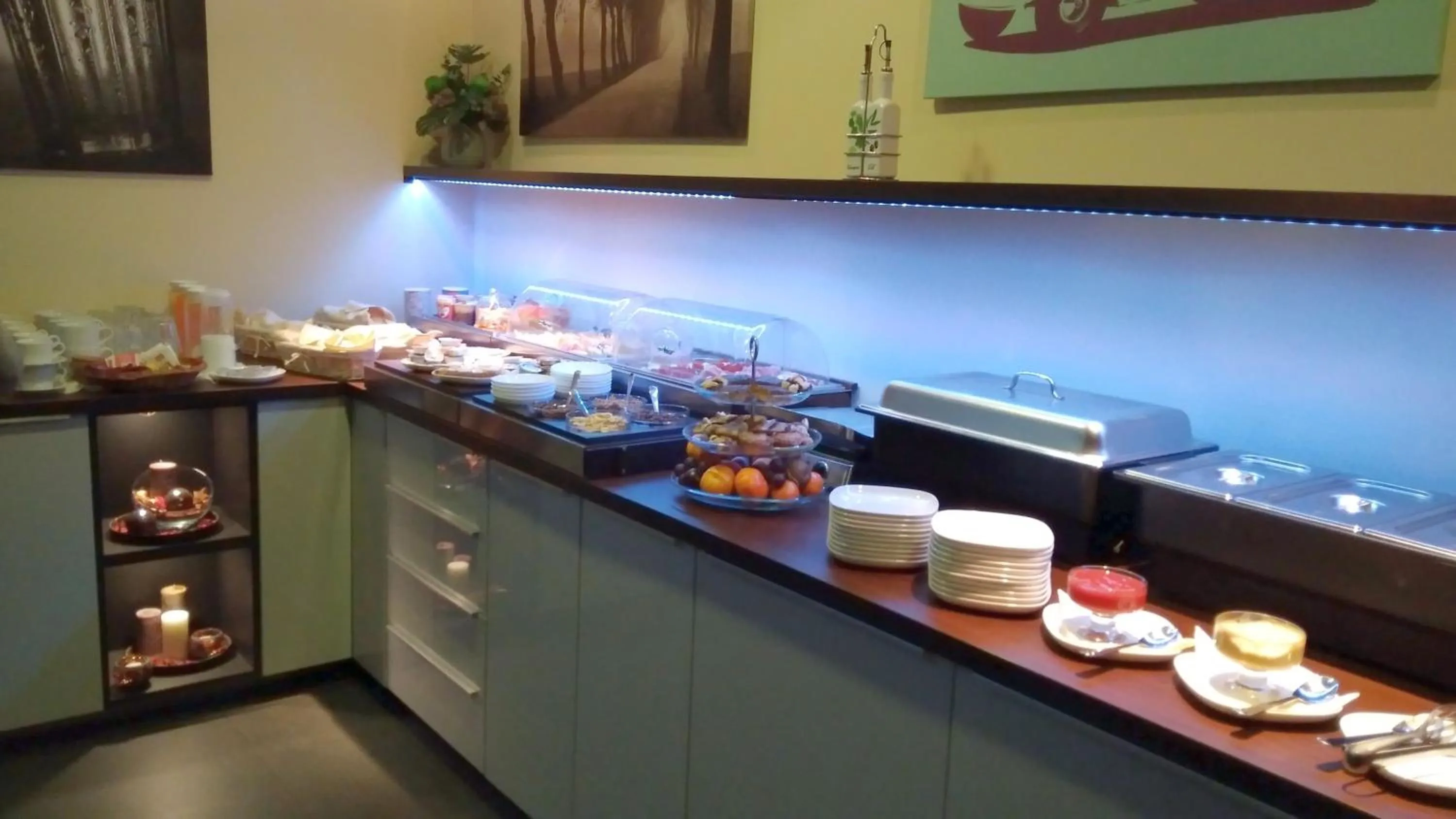 Buffet breakfast in Ruby Blue