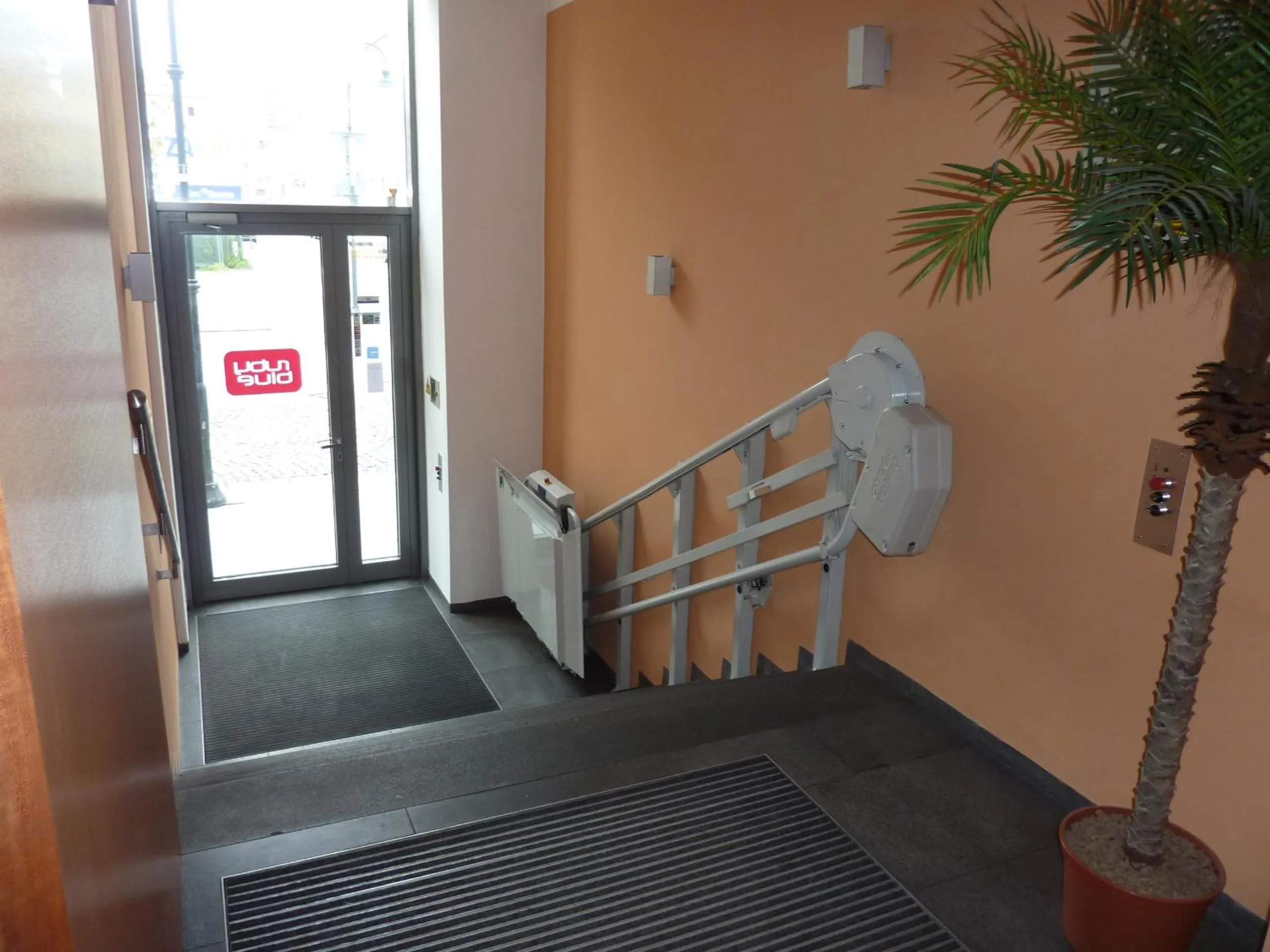 Facade/entrance in Ruby Blue