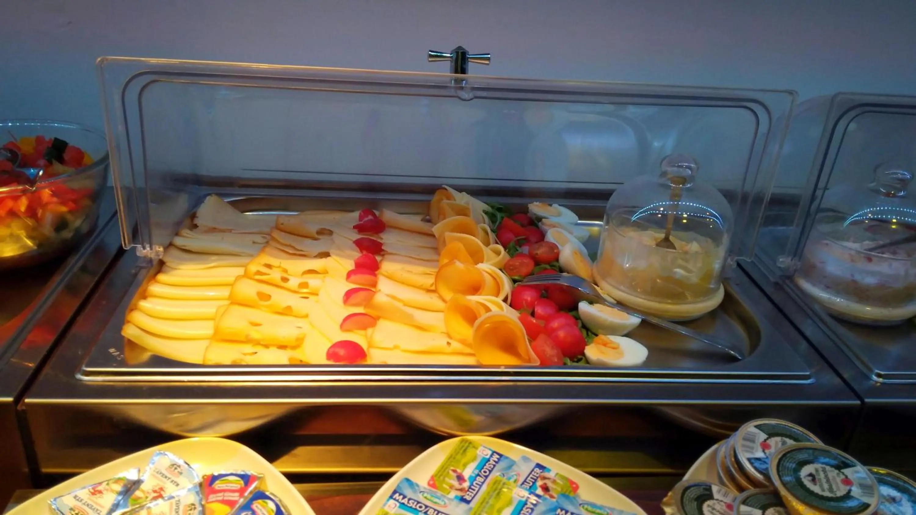 Buffet breakfast in Ruby Blue