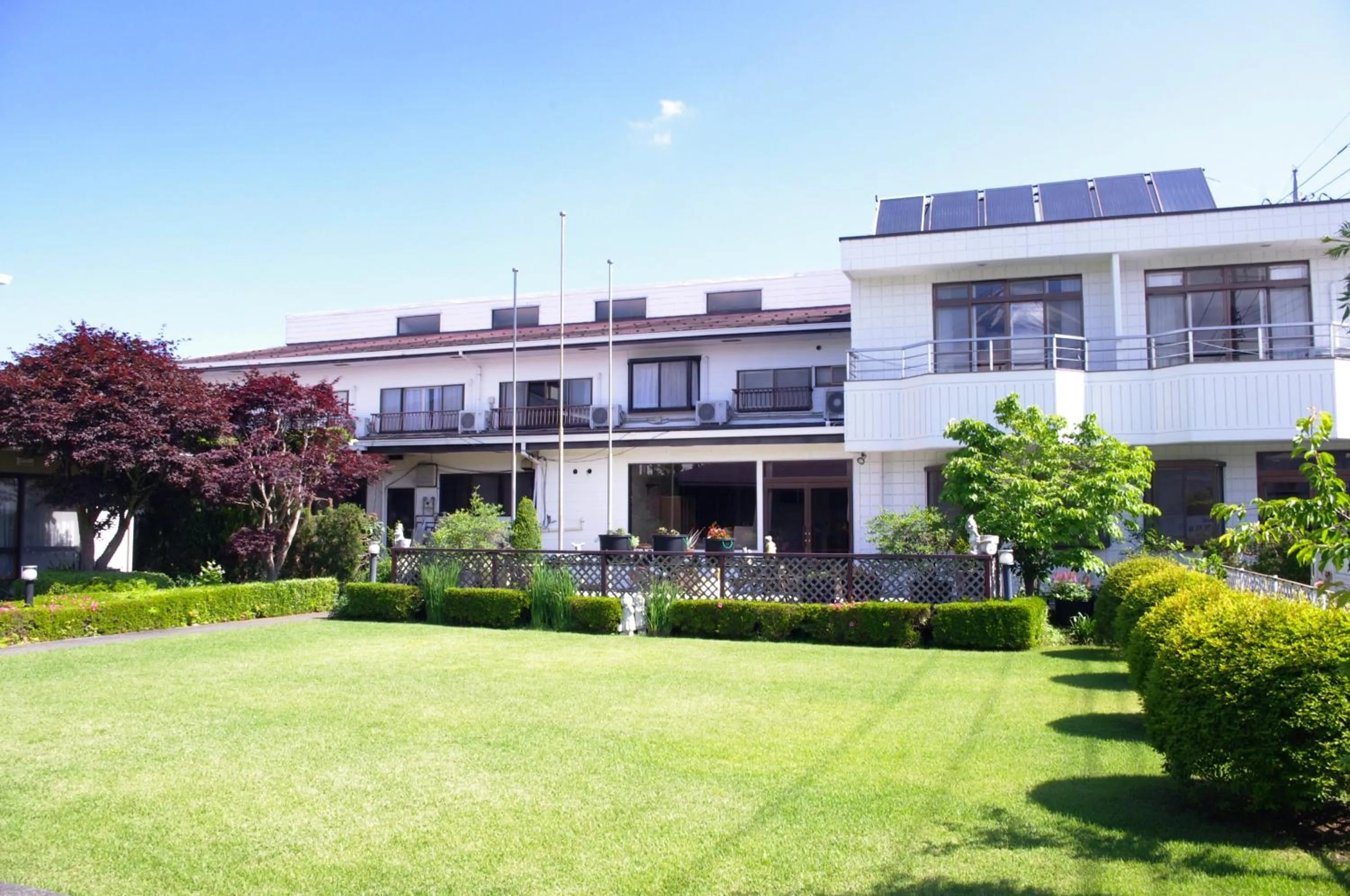 Facade/entrance in K's House Fuji View - Travelers Hostel