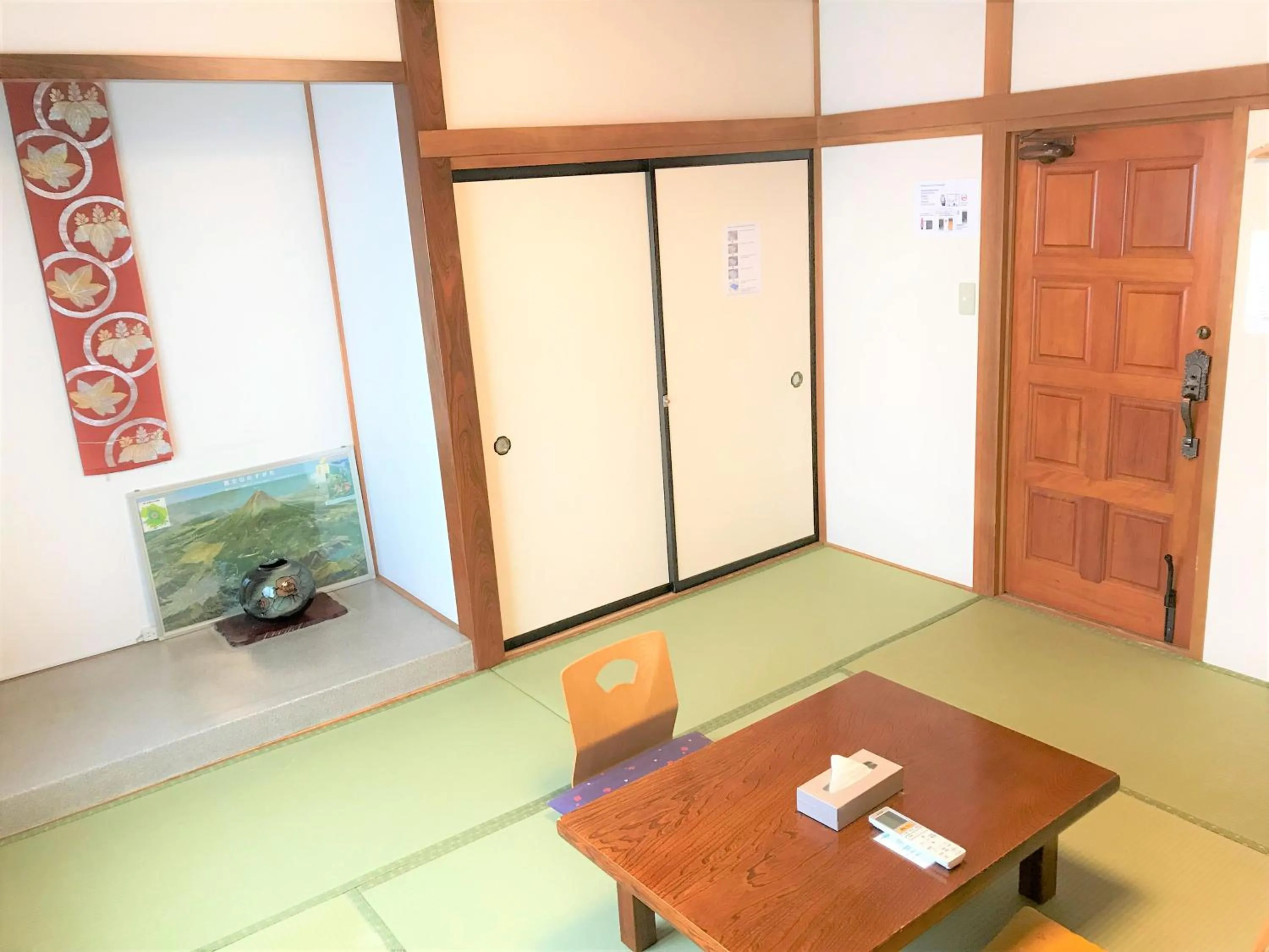 Photo of the whole room in K's House Fuji View - Travelers Hostel