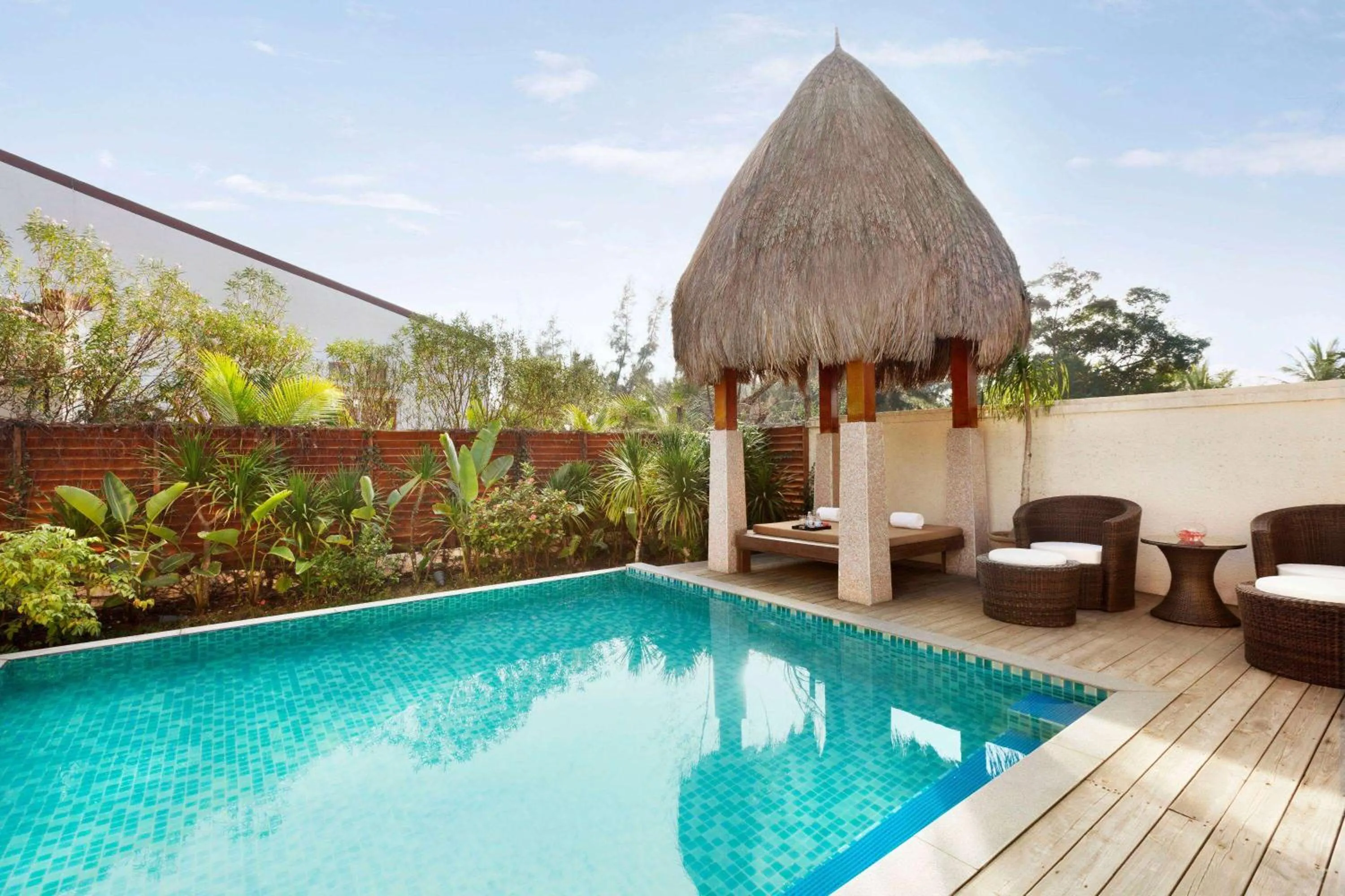 Bed, Swimming Pool in Wyndham Maoming