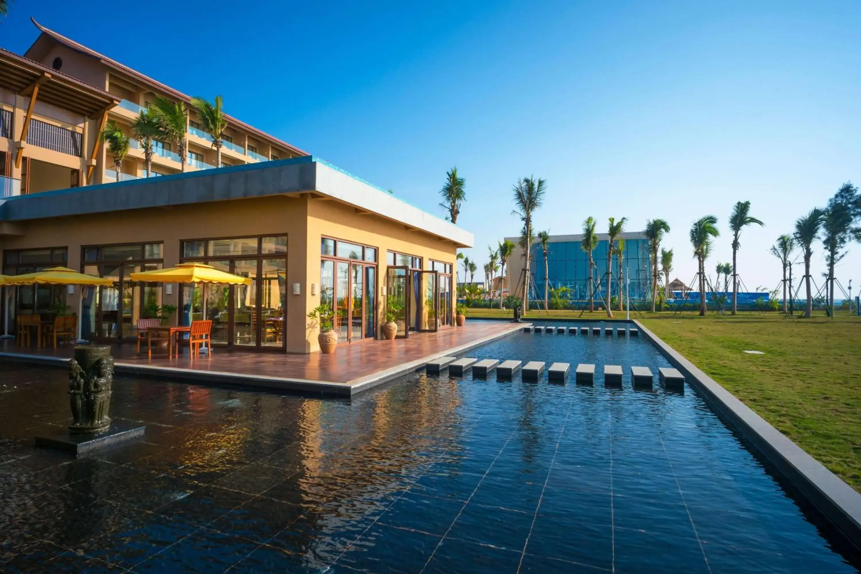 Property building, Swimming Pool in Wyndham Maoming Property building, Swimming Pool in Wyndham Maoming