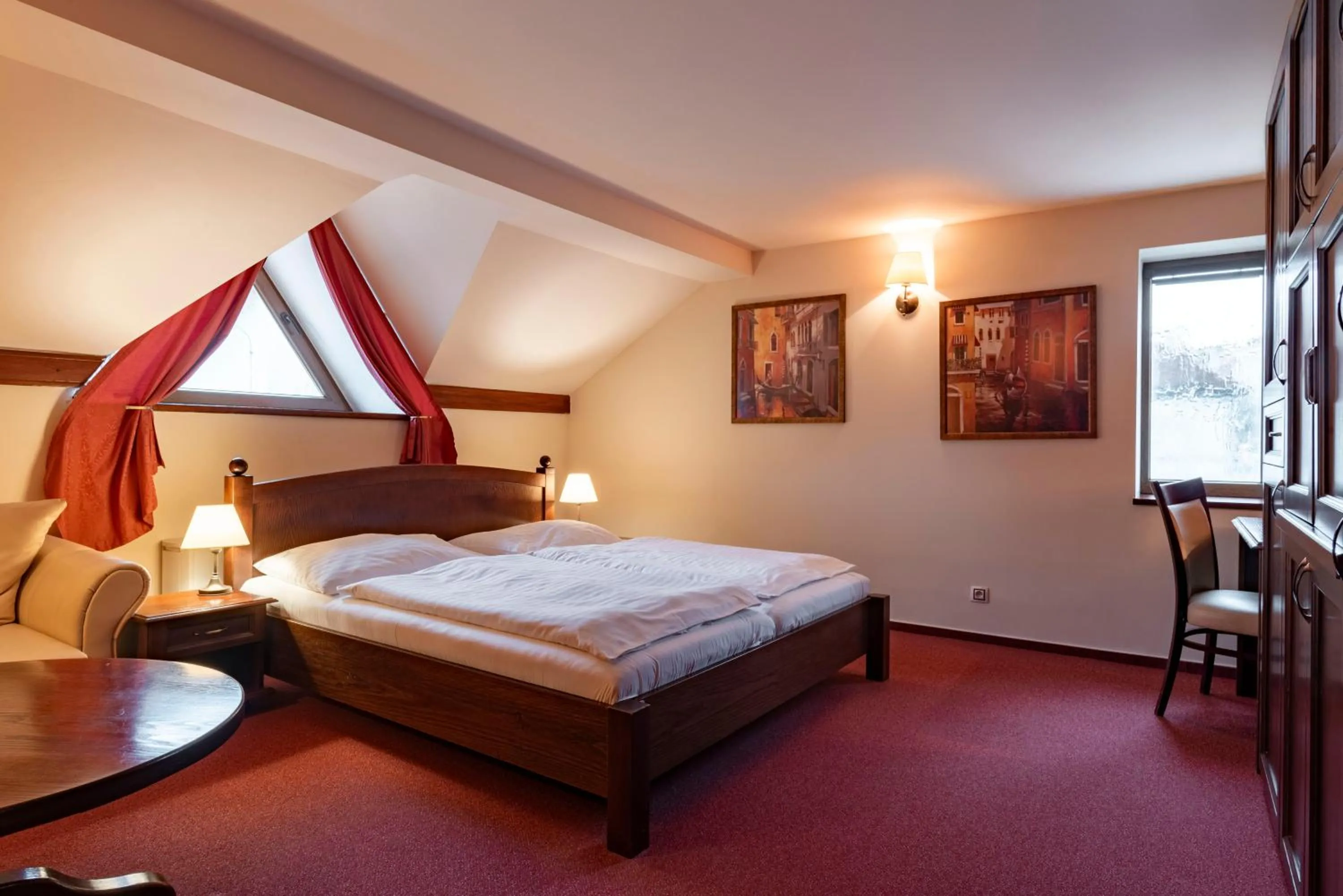 Bed in Wellness Hotel Gondola