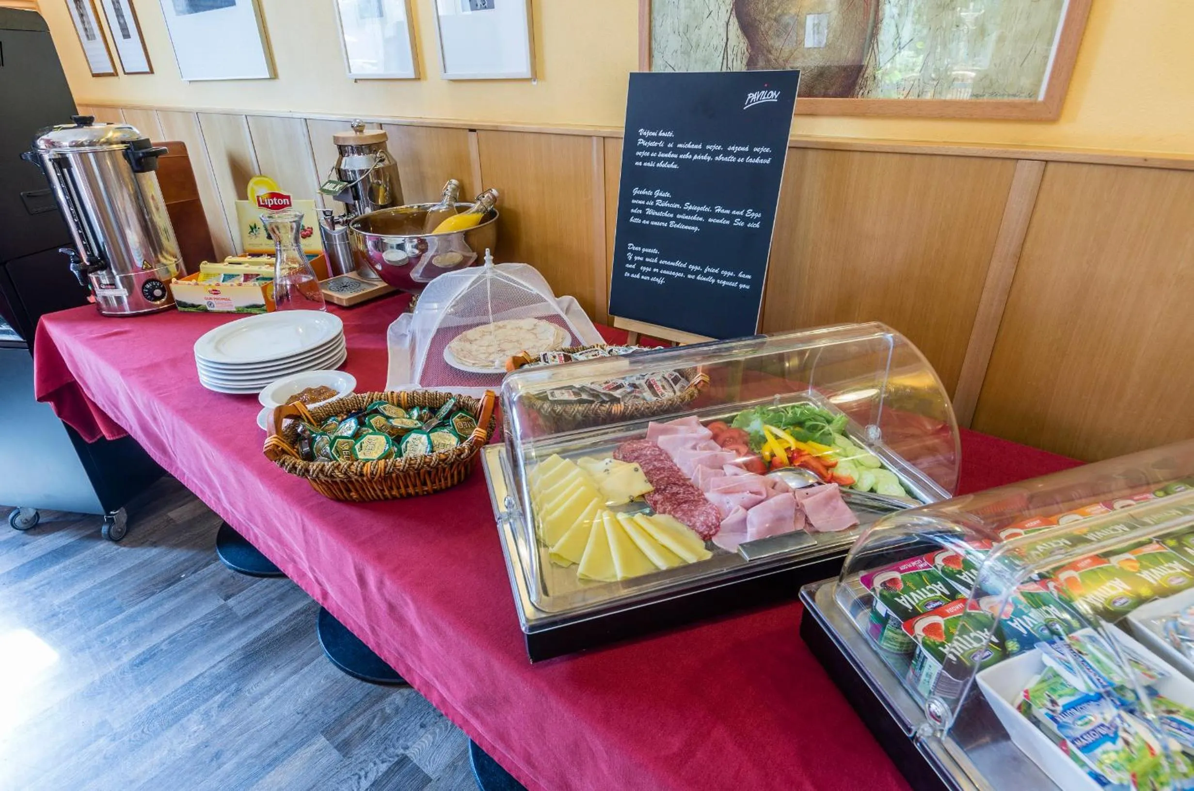 Breakfast in Pavilon