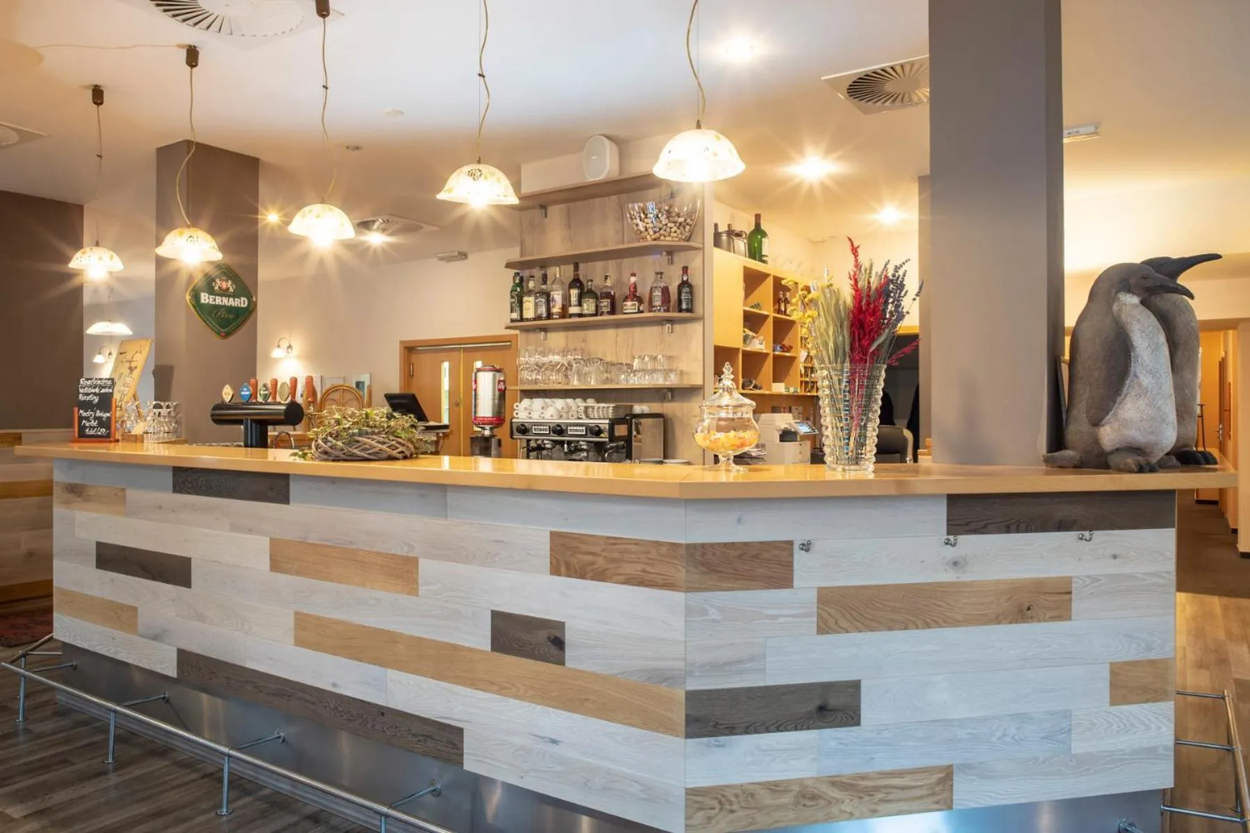 Restaurant/places to eat in Pavilon